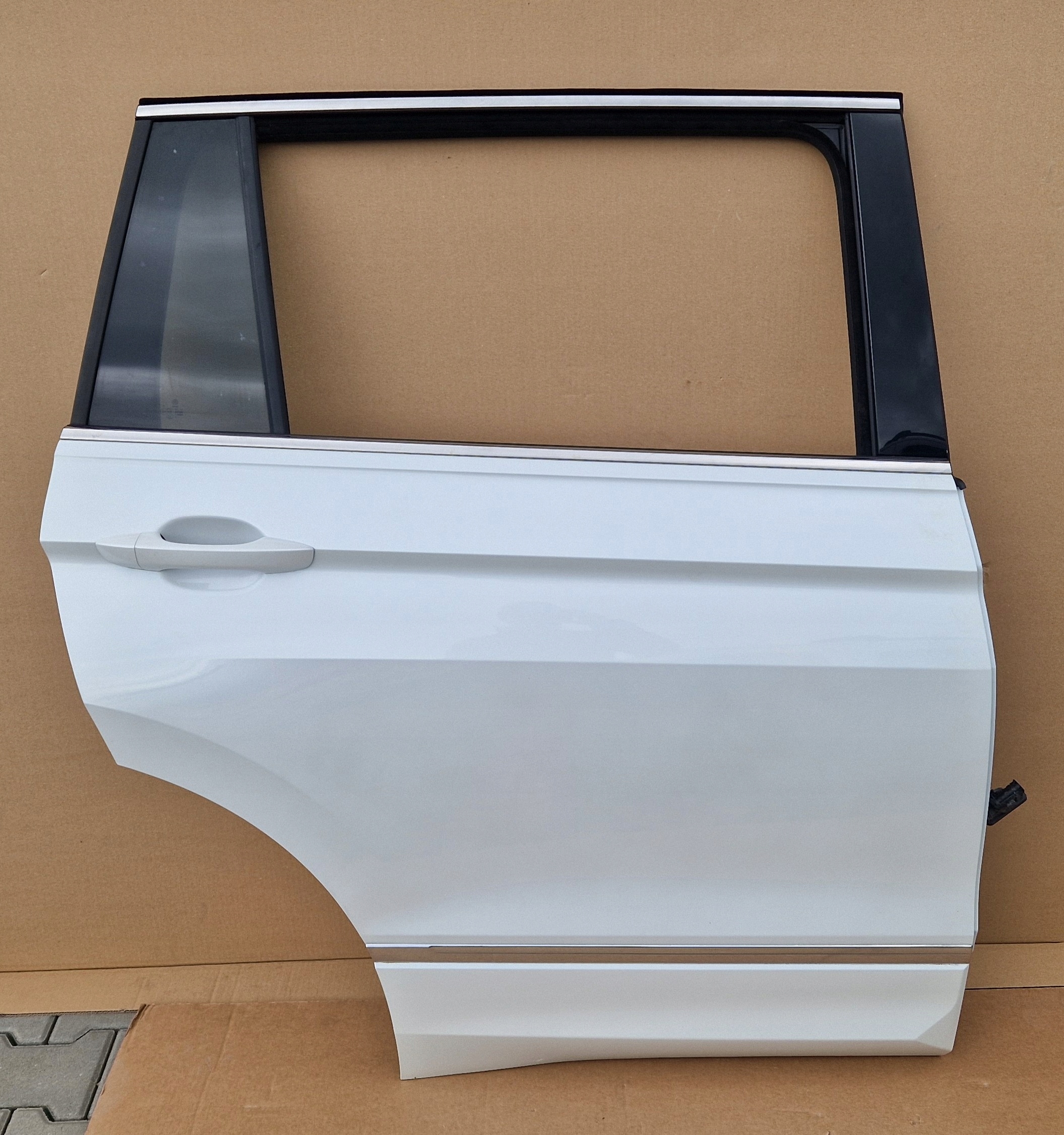 DRZWI VW TIGUAN ALLSPACE 2016-2024 R W KOLOR LOK1 L0K1 JAK NOWE KPL