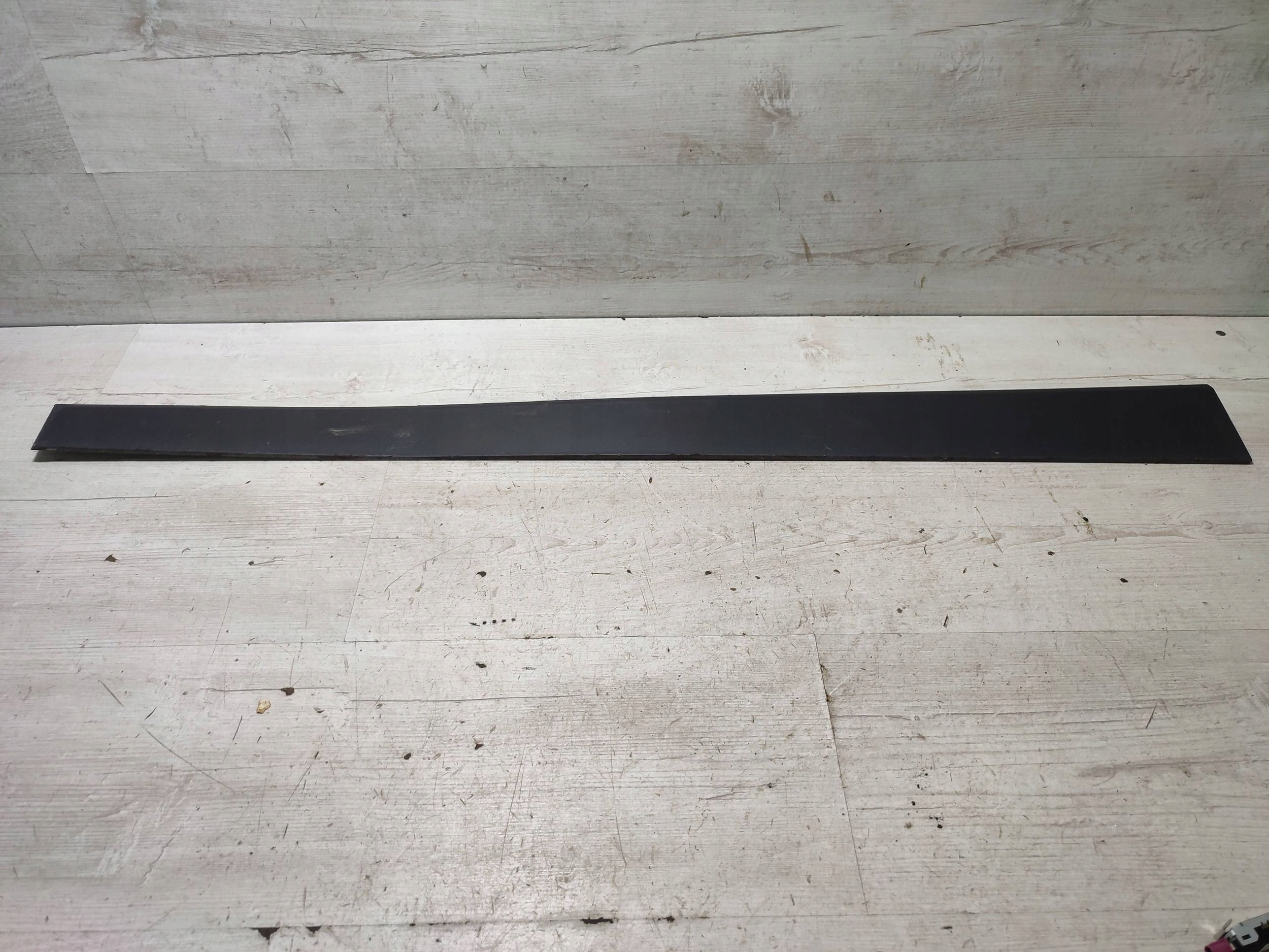 Seat Arona 2019 front side left moulding door przednich