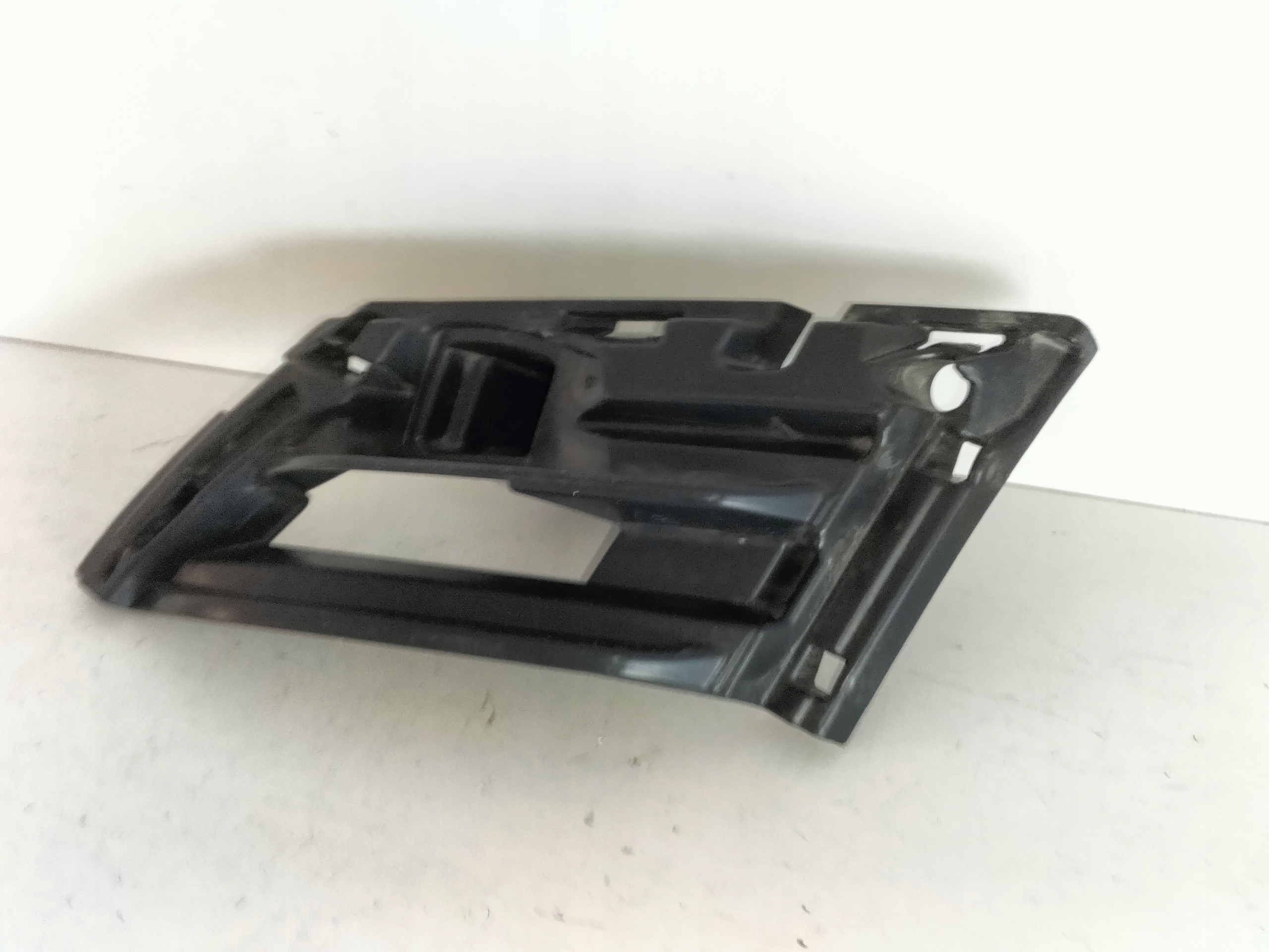 support holder grille front right SKODA OCTAVIA III LIFT 17