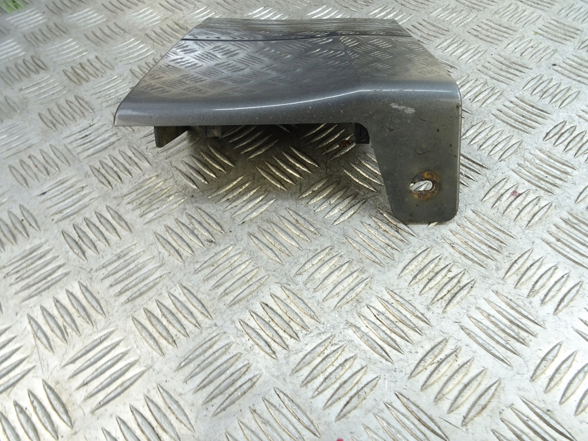 RANGE ROVER VELAR moulding for fender right front J8A2-16164-A