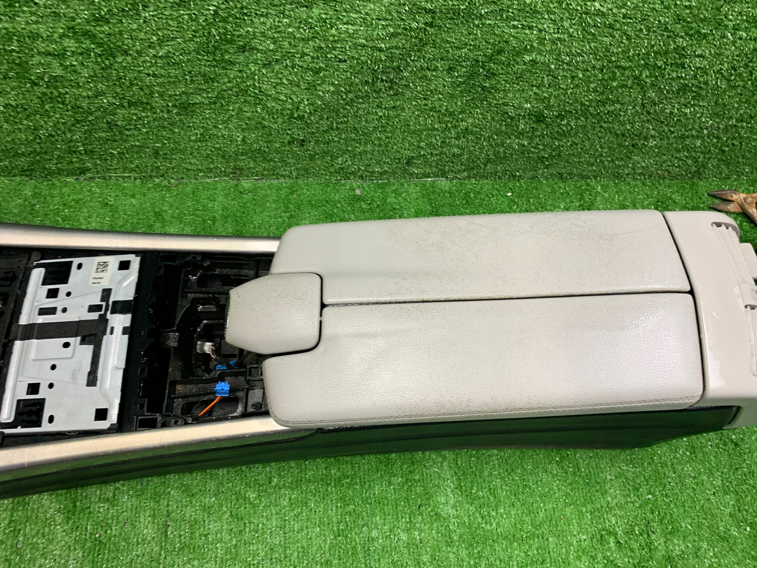 TUNEL central armrest EU MERCEDES E-KLASA W212 09-13
