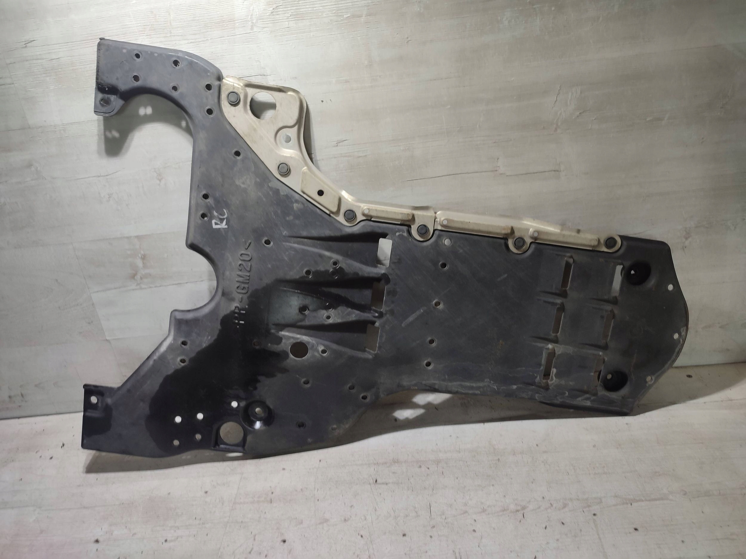 Lexus RC 2019 Blende Abdeckung untere Getriebe getriebe