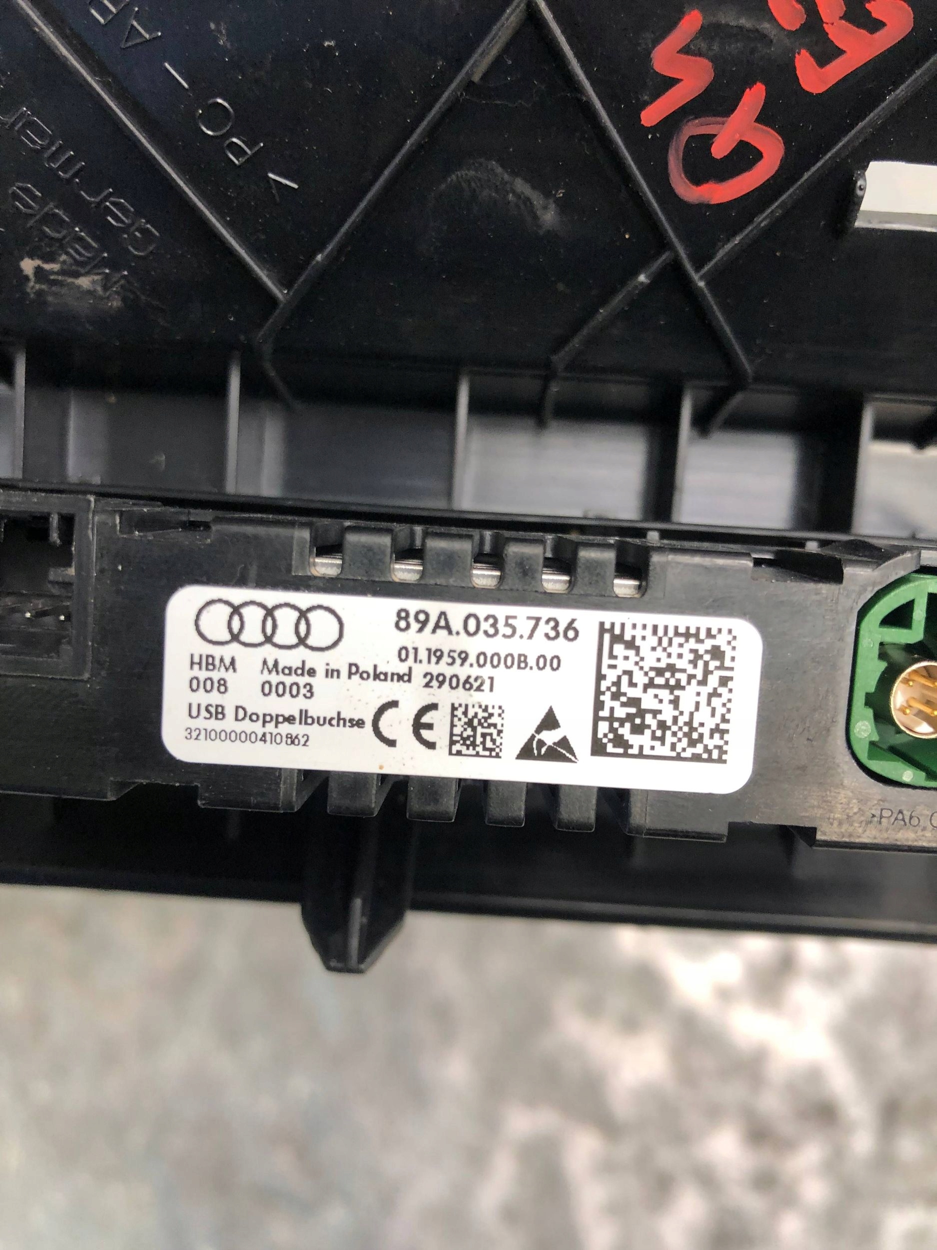 Adapter, Stecker USB-C ZAPALNICZKI AUDI Q4 E-TRON 89A035736 89A864131