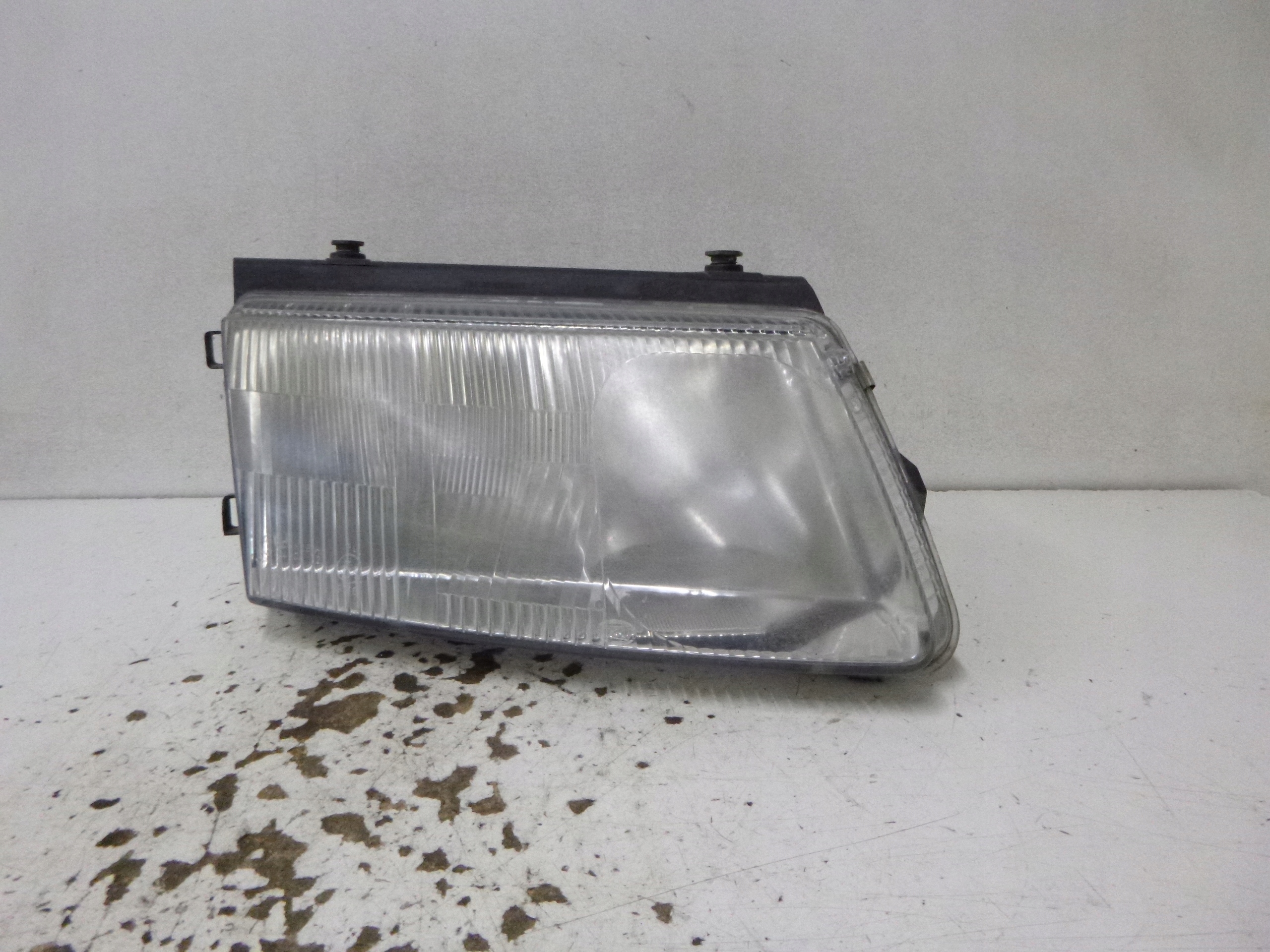 light front right Volkswagen VW Passat B5 1996 - 2000 14869200 HELLA