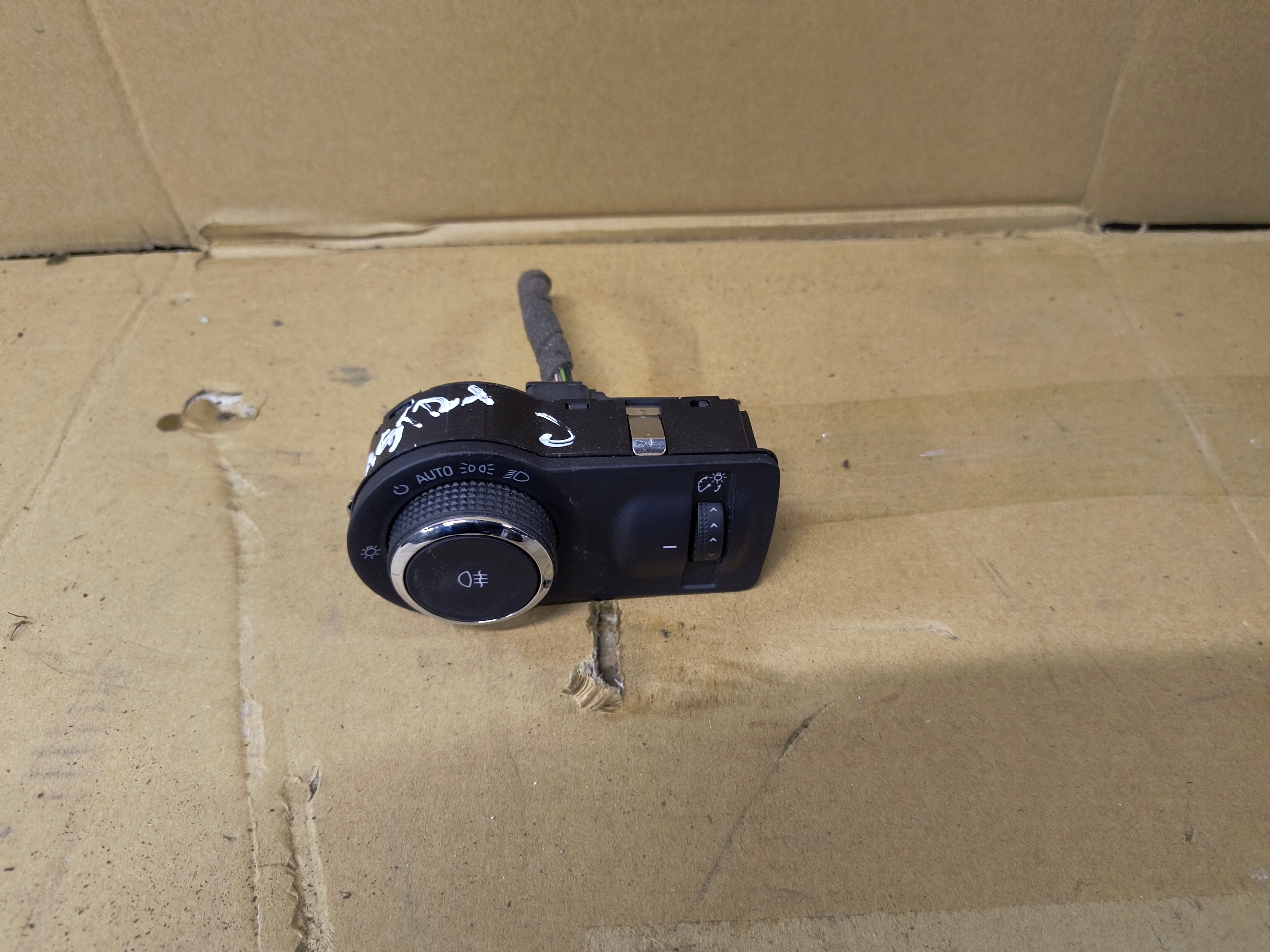 OPEL ASTRA J IV light switch switch SPRAWNY 13268710