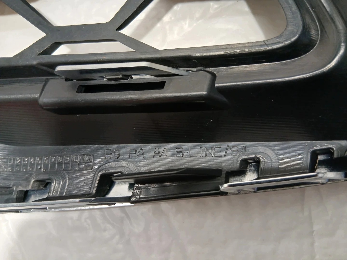 AUDI A4 B9 LIFT grid of a bumper right front 8W0807682AM