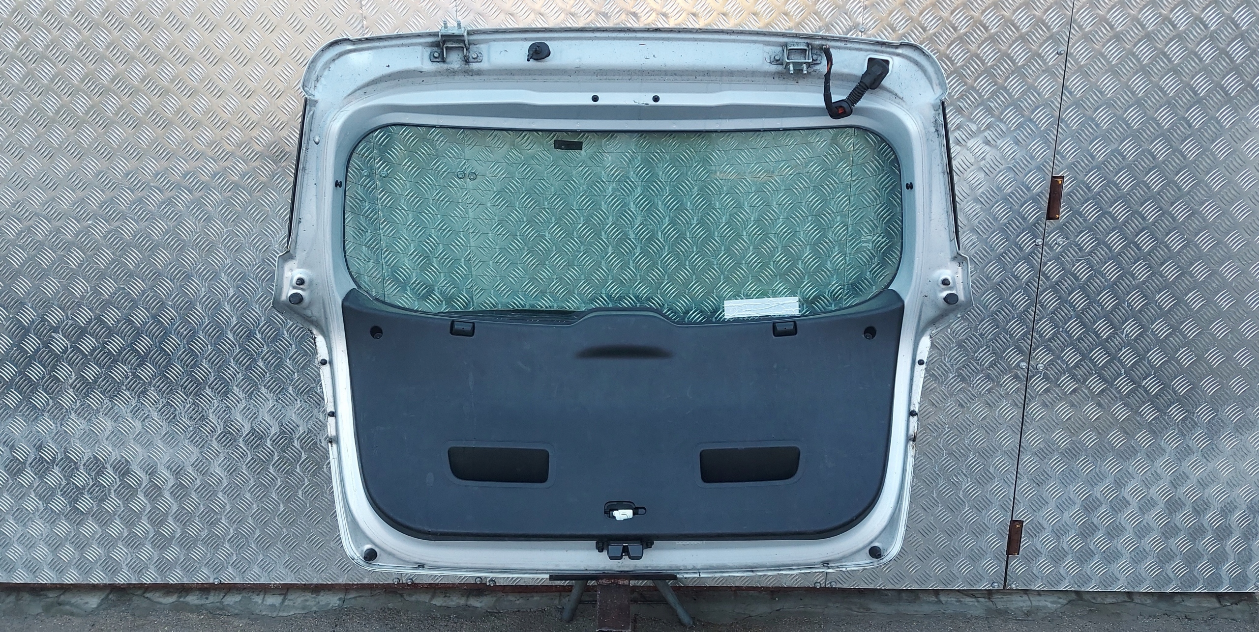 rear trunk door KIA VENGA without RDZY LAK: 2R