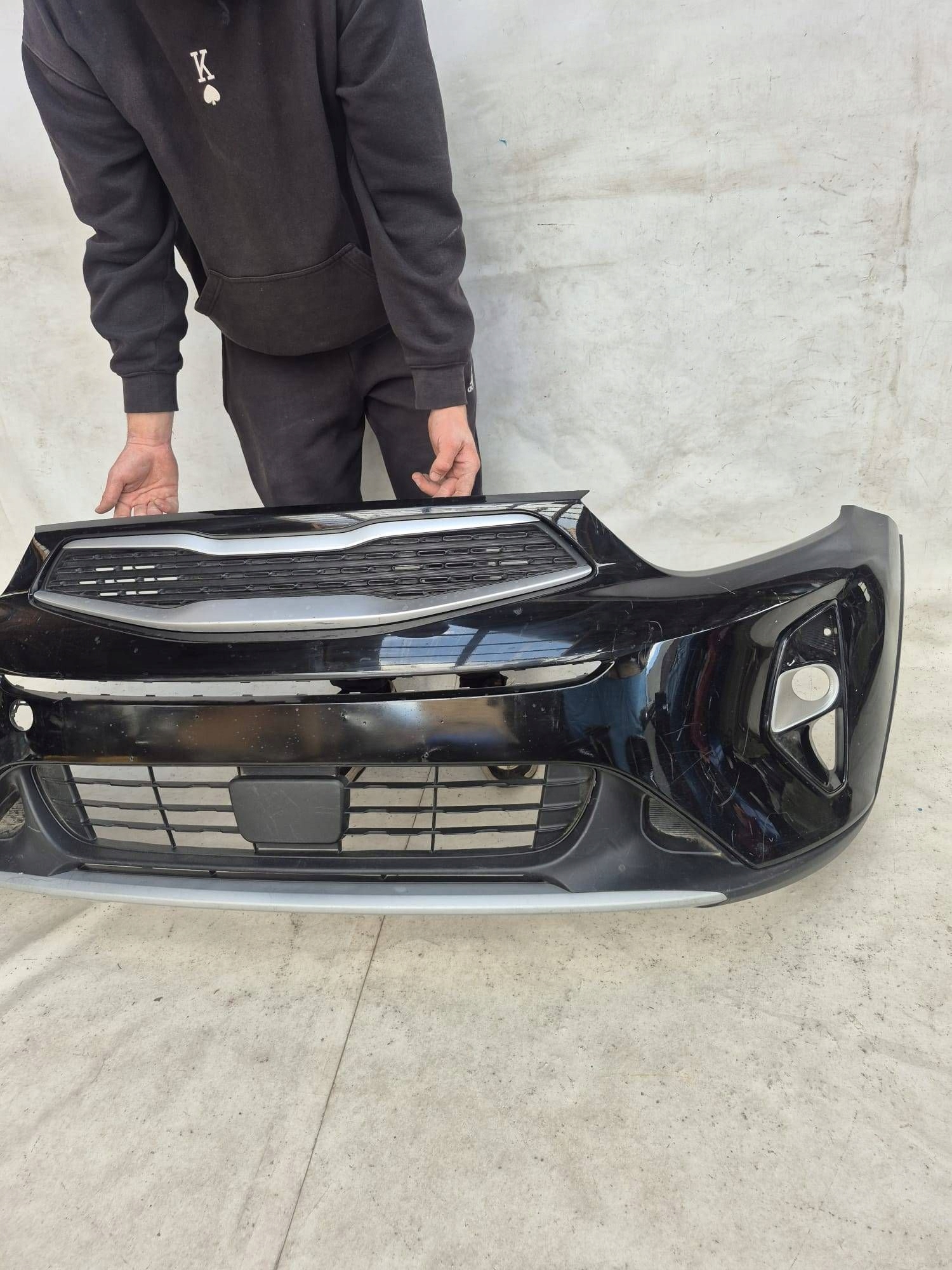 KIA STONIC 17- bumper front front grill grid 86511-H8400