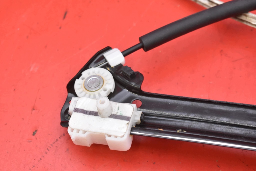 window regulator left front EU 9677734880 PEUGEOT 308 2 II 9T 5D HB 13-17