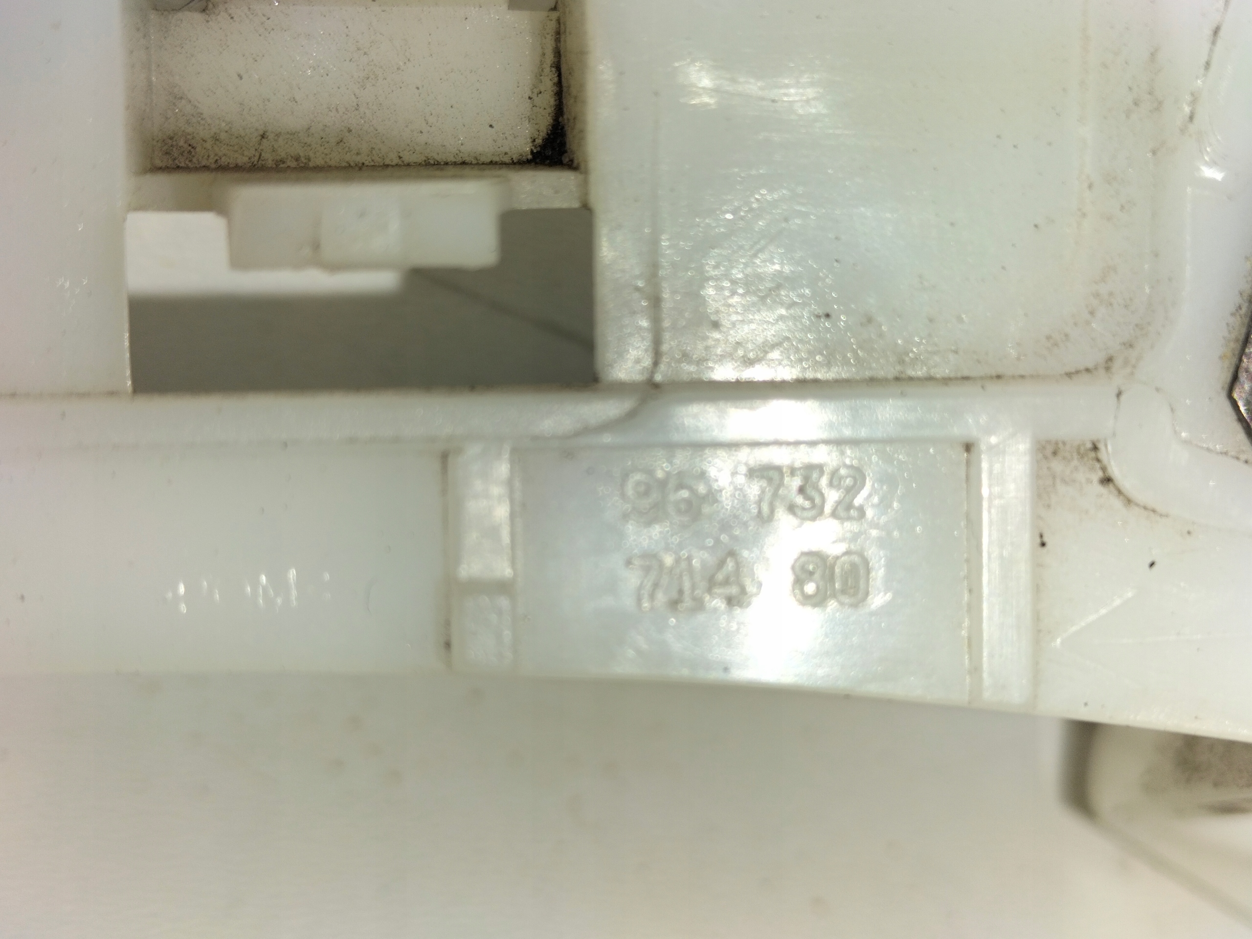Supporto staffa Paraurti posteriore sinistra PEUGEOT 208 e 12