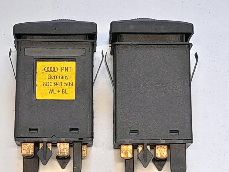 PRZEŁACZNIK AWARYJNYCH 8D0941509 AUDI