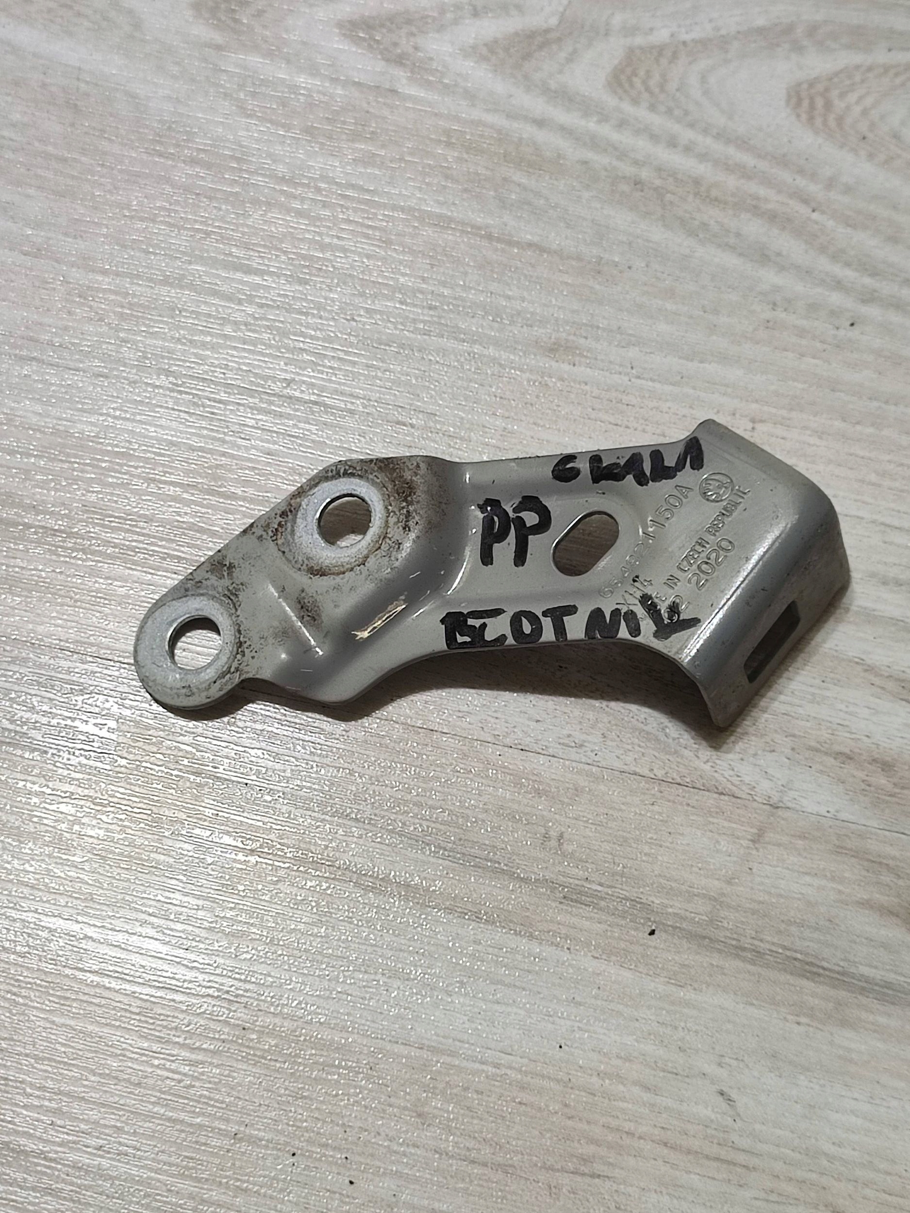 Skoda Scala 2020 Avant Droit Poignée / Support plaque Aile Avant