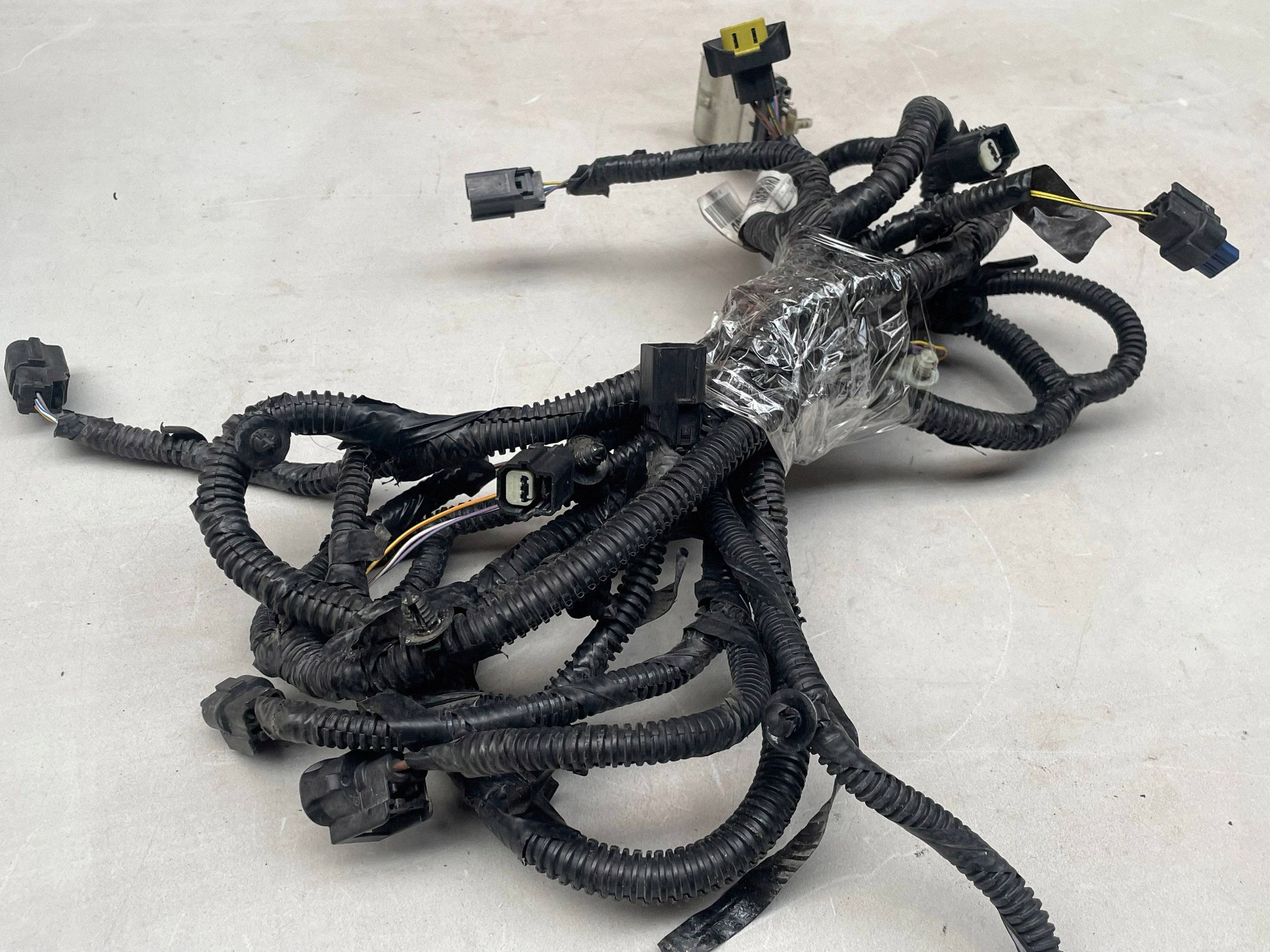 bundle PDC front FORD KUGA II GV4T-15K867 @A