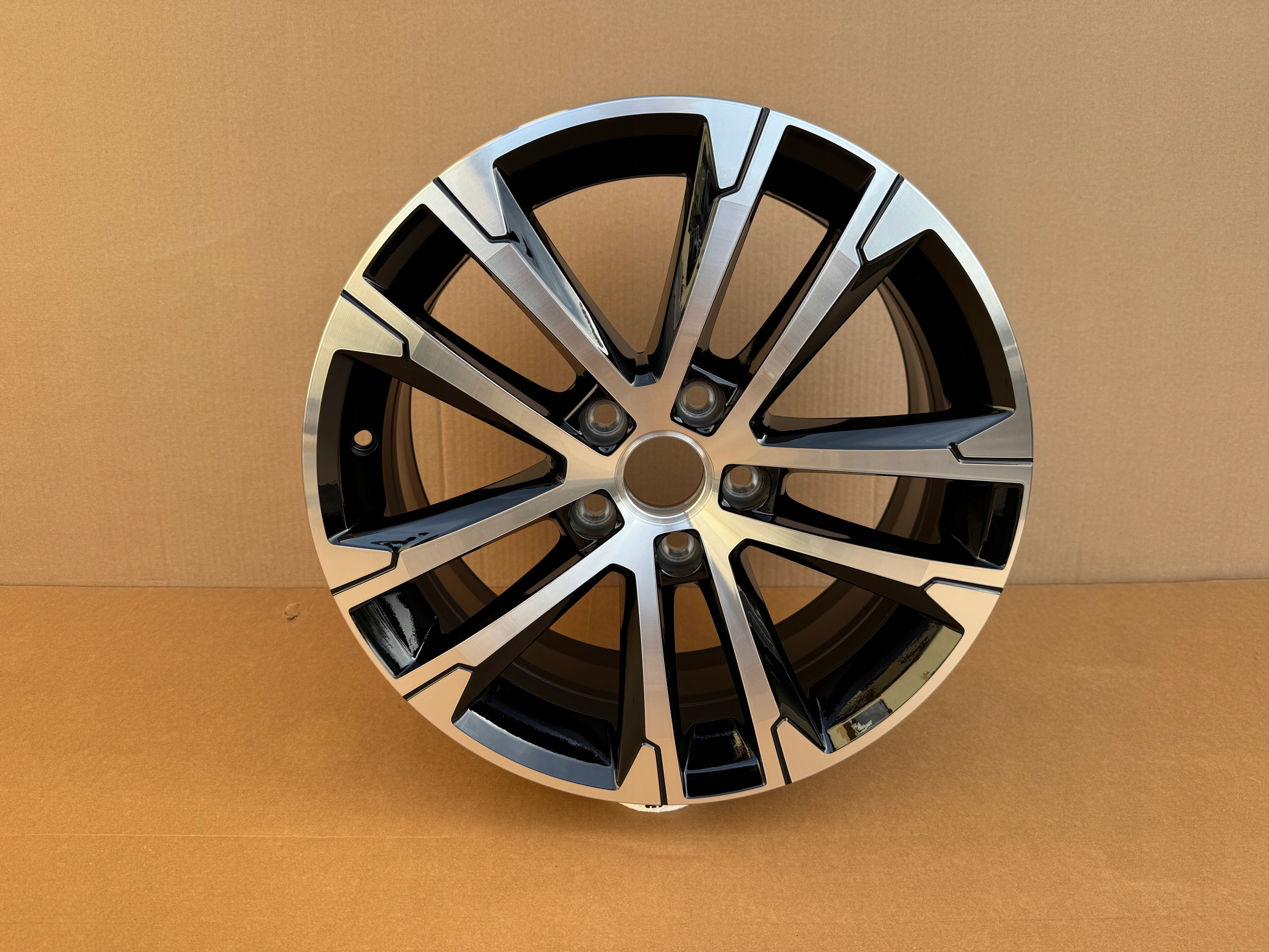 Hliníkové disky 7.0J x 17 ET40 5x112 3G0601025M Vw Passat B8 -nová-