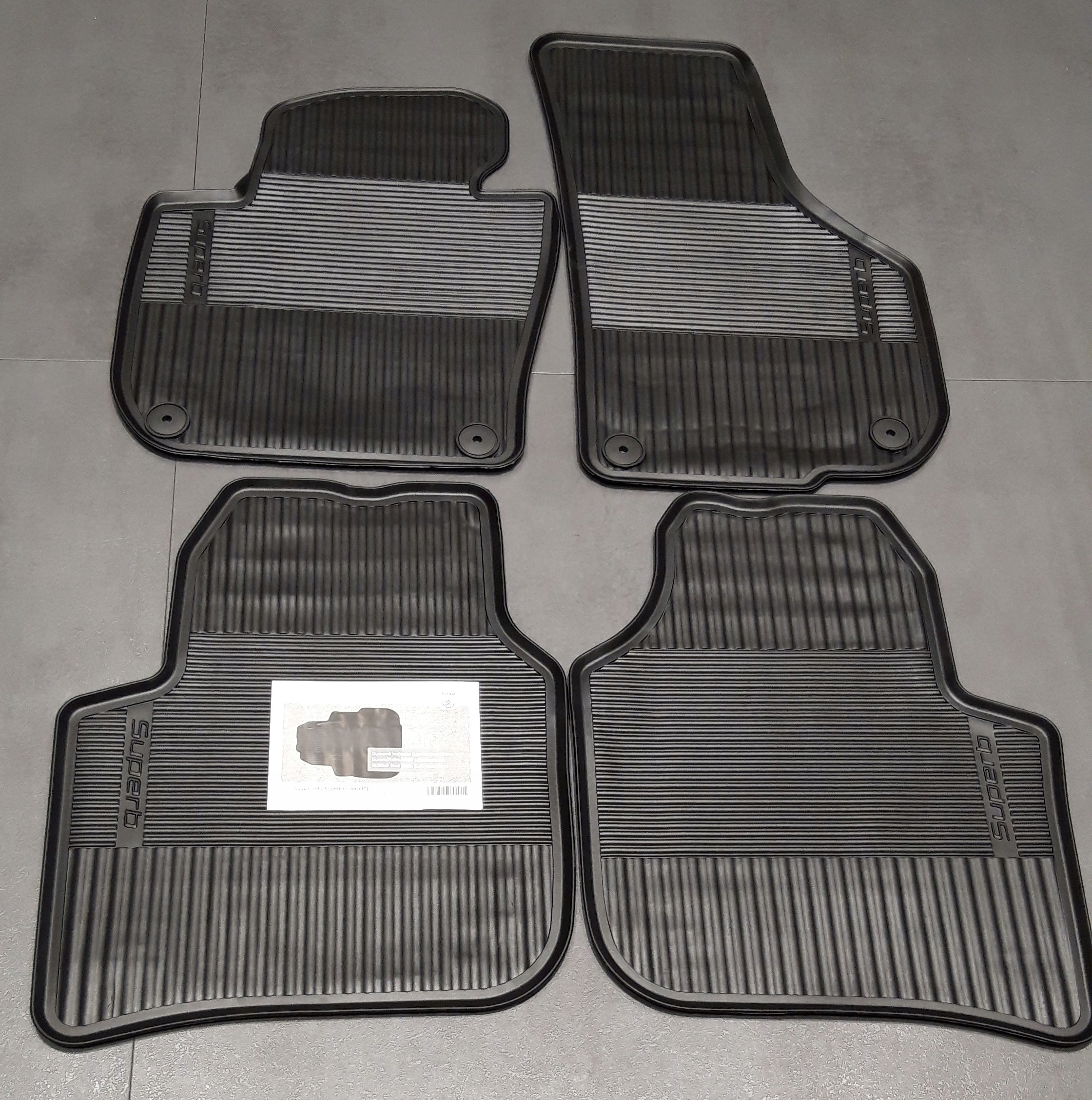 

Oryginalne dywaniki gumowe Skoda Superb II 4 szt.