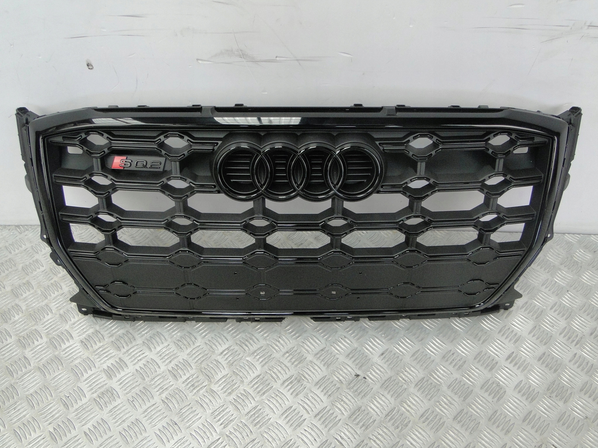 GRILL ARTAPA AUDI Q2 SQ2 81A853651G ORGINAŁ Producent części Audi OE