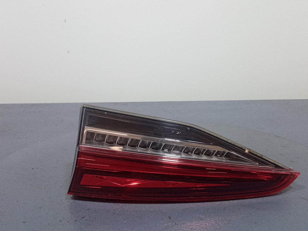 SKODA OCTAVIA IV HB LAMPA TYŁ PRAWA TYLNA WEWNĘTRZNA LED EU 5E6945308A