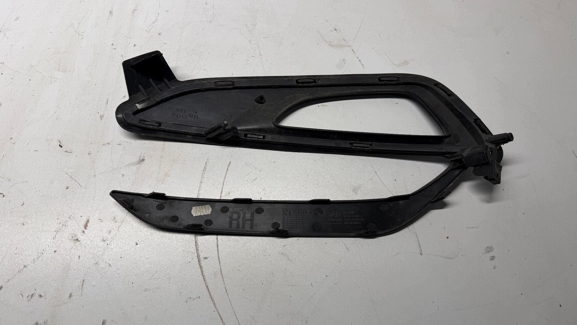 HYUNDAI TUCSON II grid grille right cover bumper front 86528-D7000