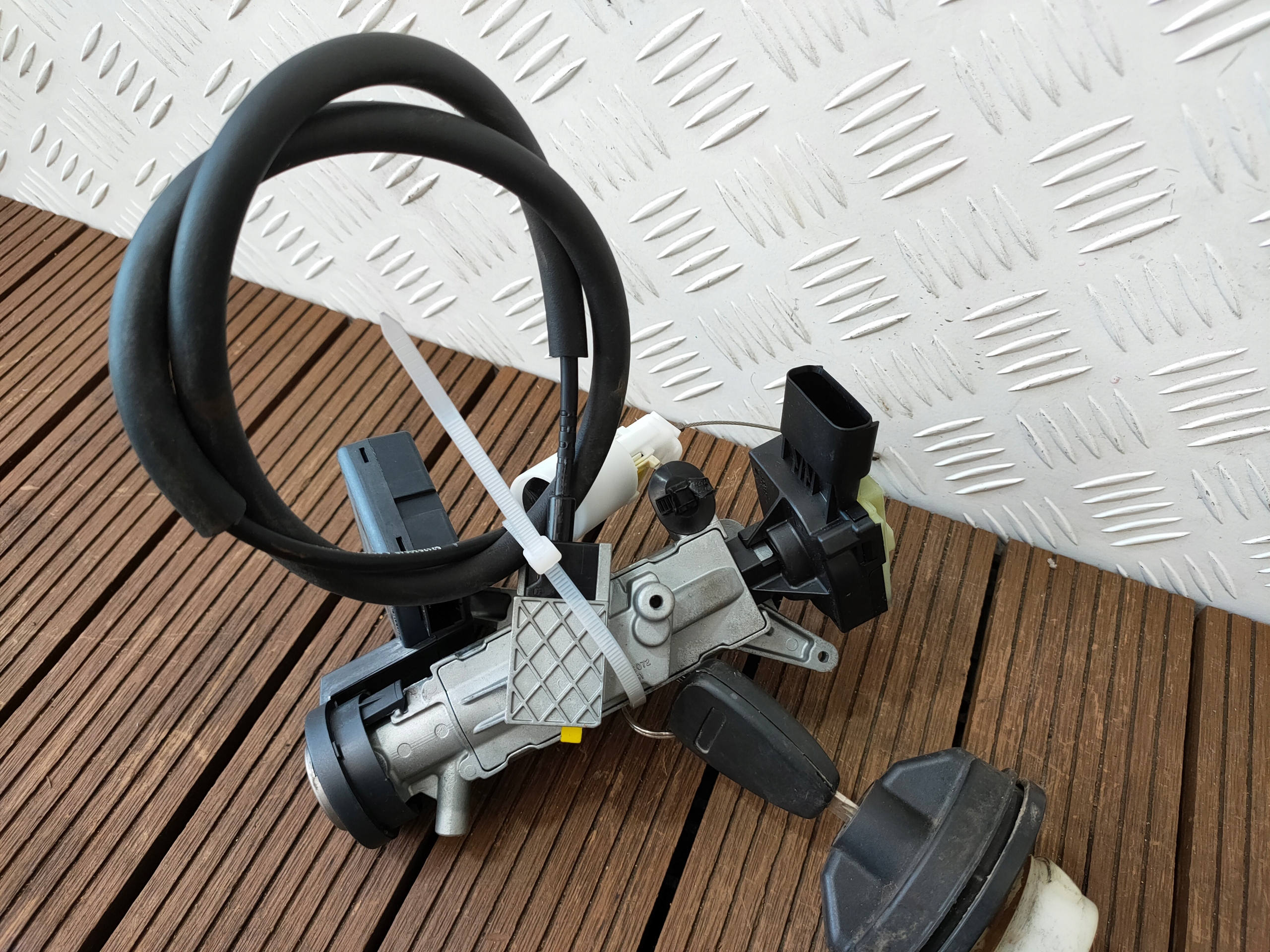 DODGE NITRO 07-12 ignition Z KLUCZYKIEM + cup tanks KOMPLET OE