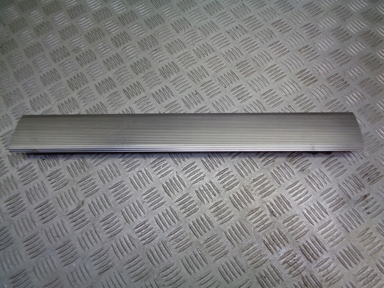 NAKŁADKA NA PRÓG PRAWY P GRAND VOYAGER IV 04754898