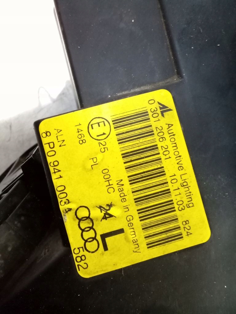 Audi A3 8P světlo levá předek přední 8P09410003L