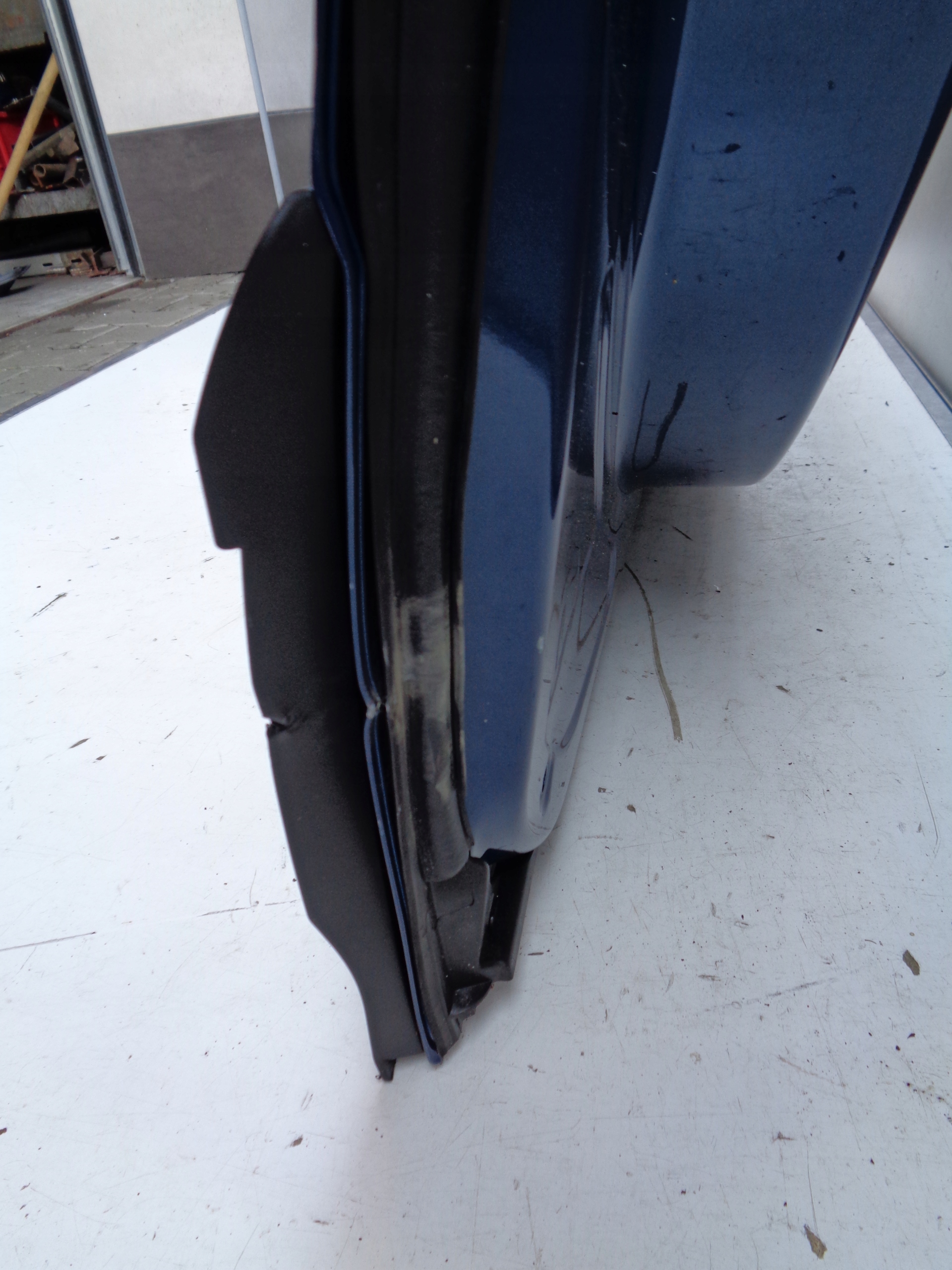 DRZWI LEWE PRZEDNIE PEUGEOT RIFTER 18- NR 35962 Strona zabudowy przód - lewa