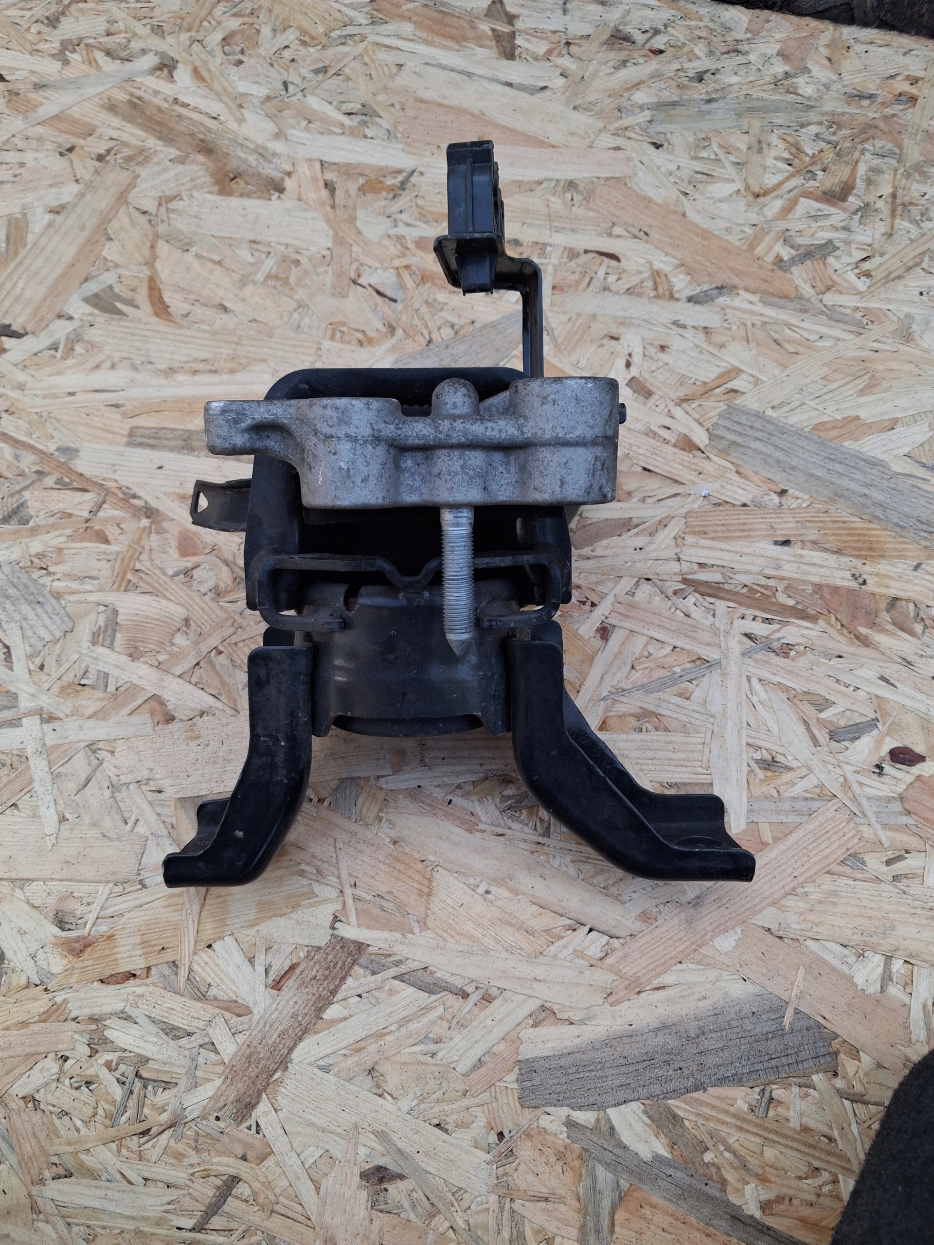 holder engine mount TOYOTA AVENSIS T27 D4D
