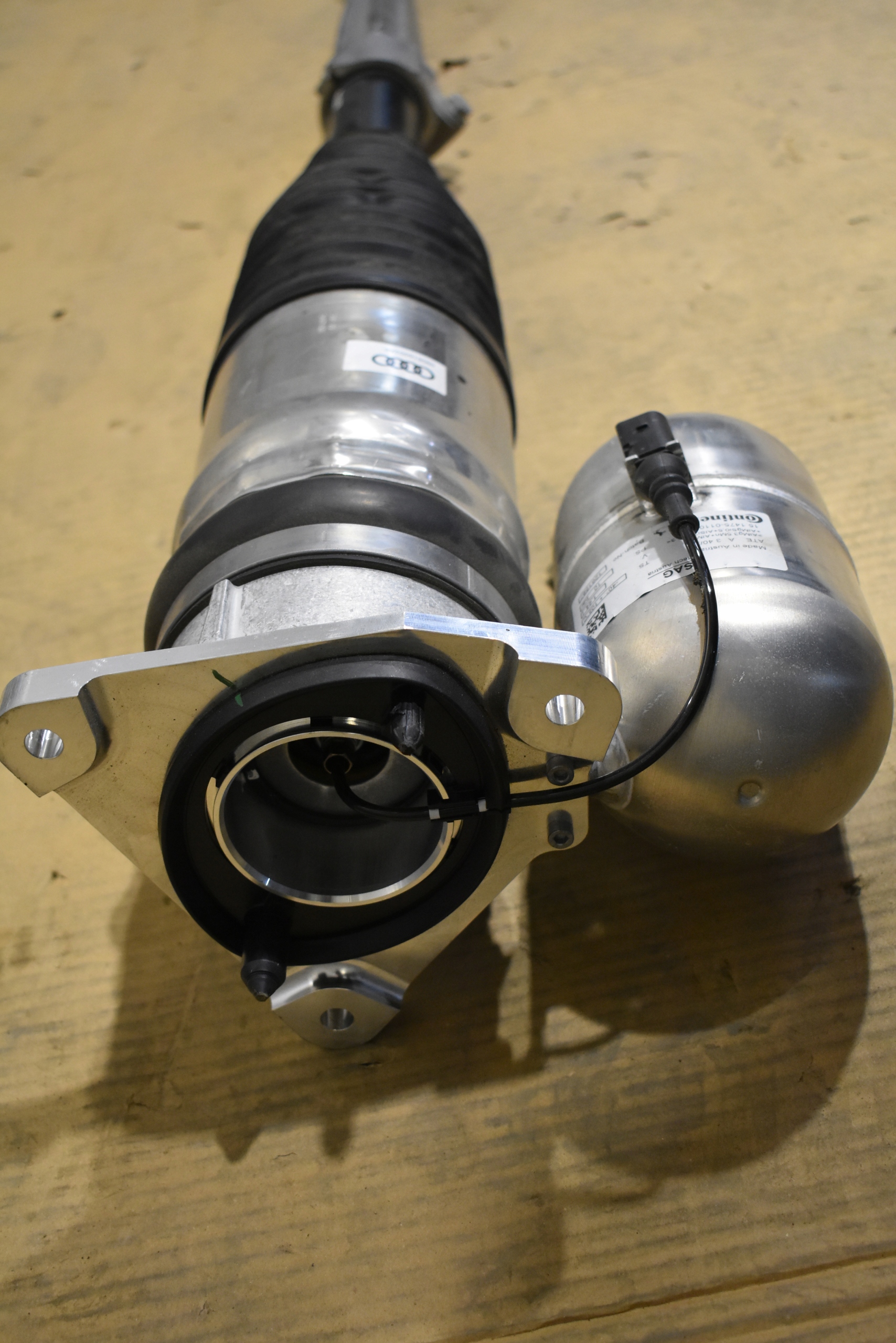 IDEALNY shock absorber rear left AUDI A8 D5 1
