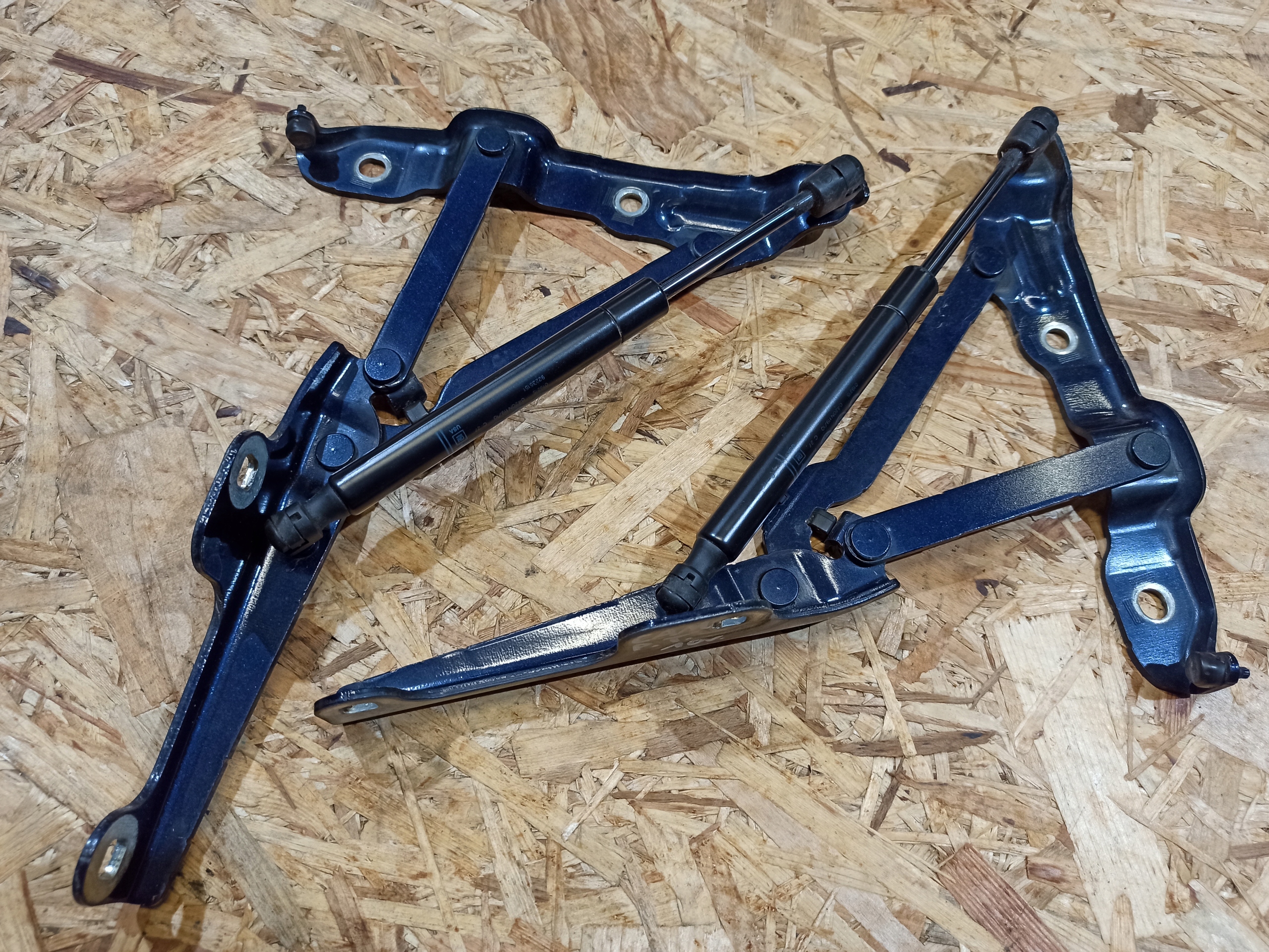 Петля багажника привід L P Camaro 09-15