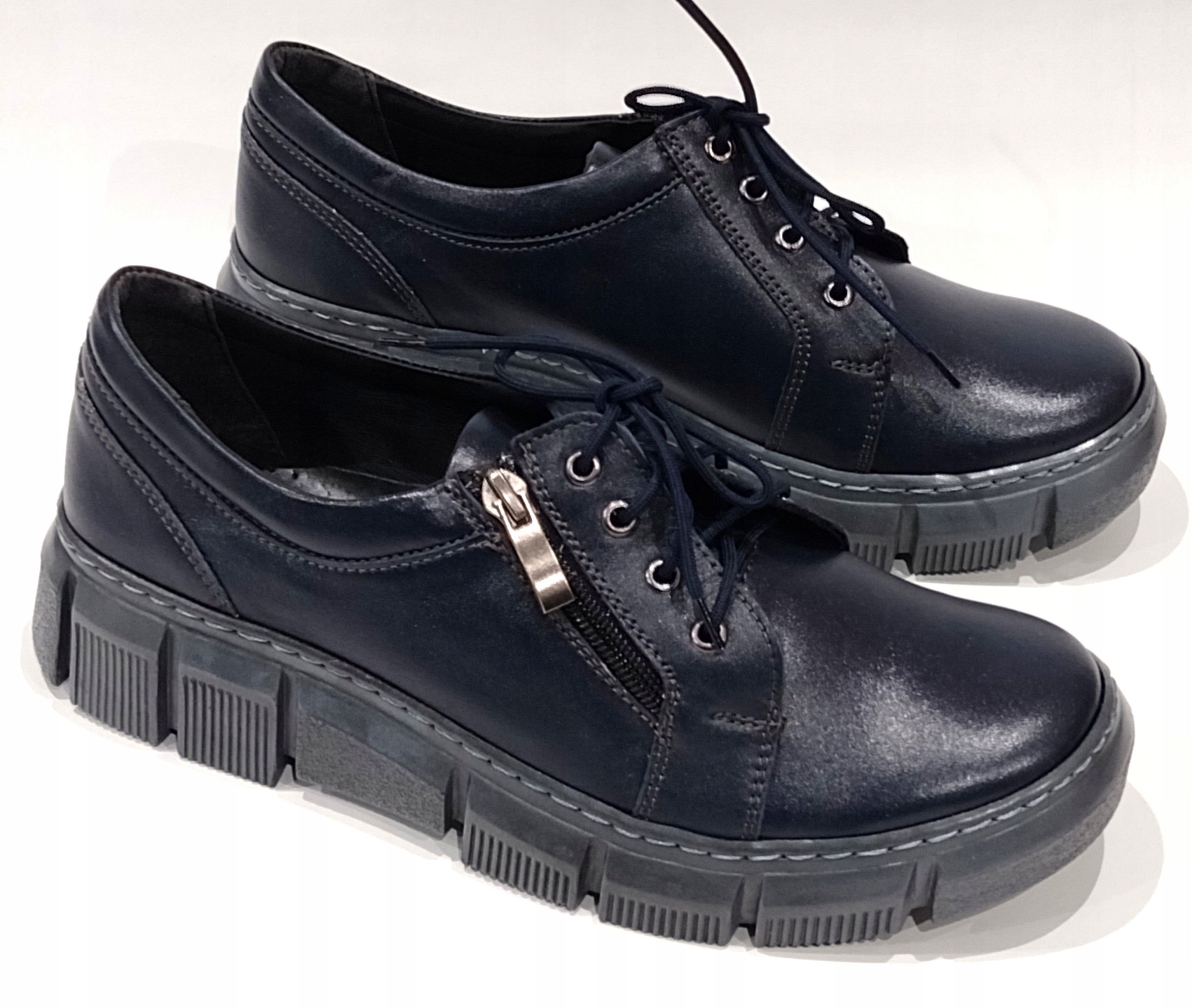 UNI-57T Pohodlné Stylové Polobotky Tenisky Přírodní Kůže Polský Výrobek 39