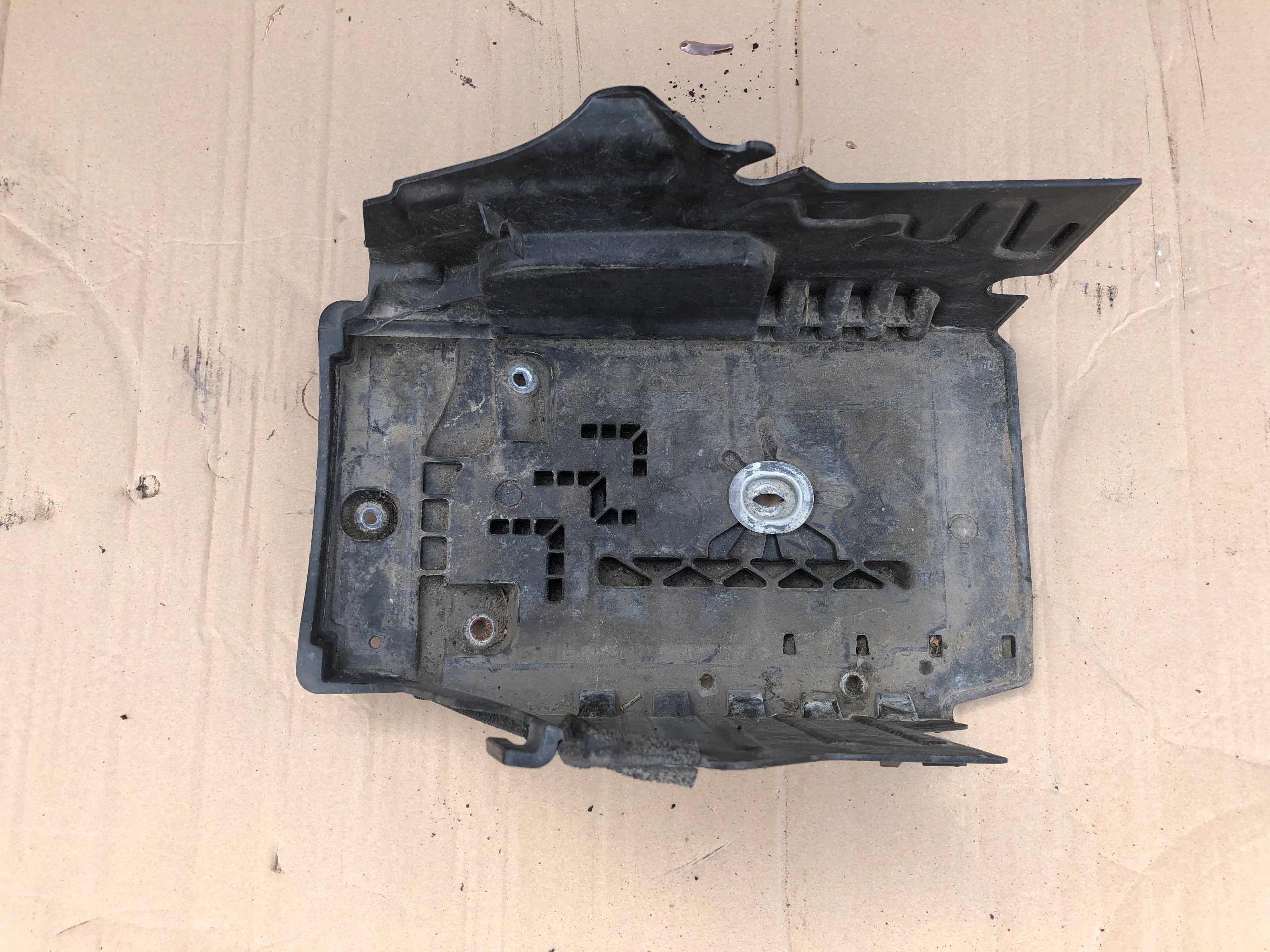 PODSTAWA AKUMULATORA VOLVO XC60 31201040 08 13