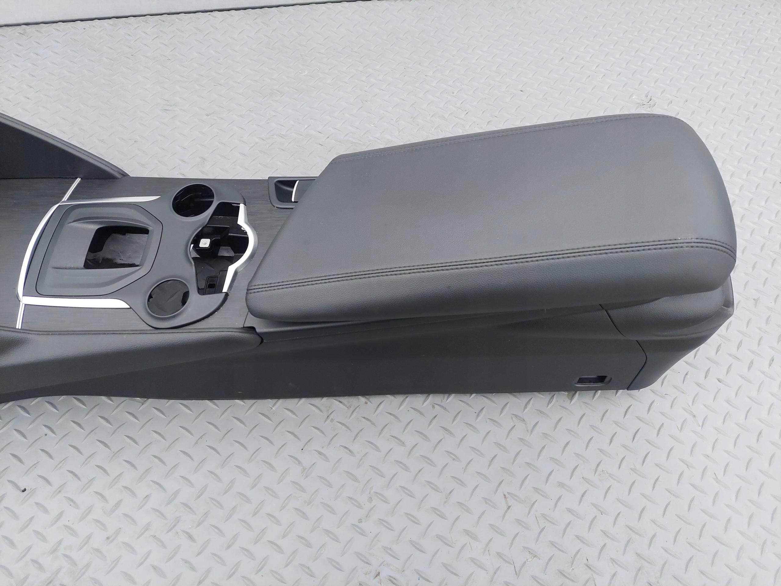armrest TUNEL central ARM REST UK ANGLIK ALFA ROMEO GIULIA