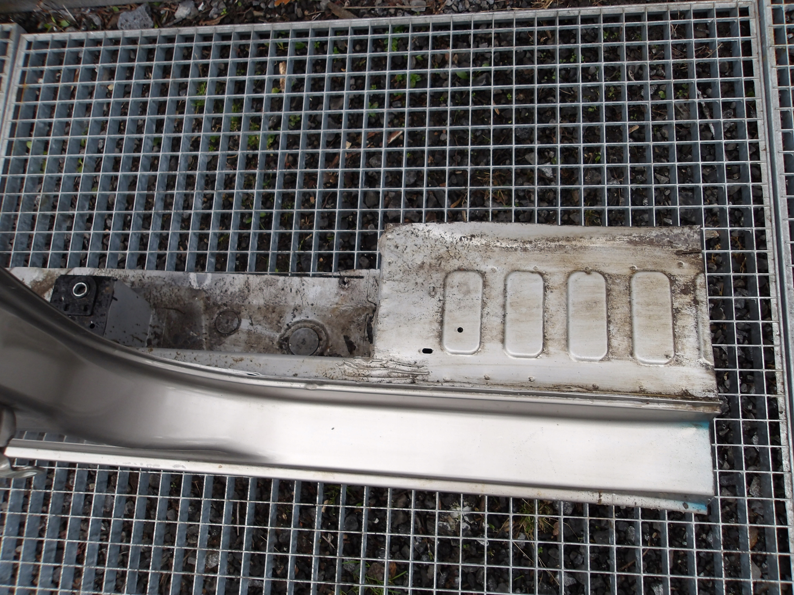 DACIA LODGY 12- threshold ZE SLUPKIEM left BOK quarter