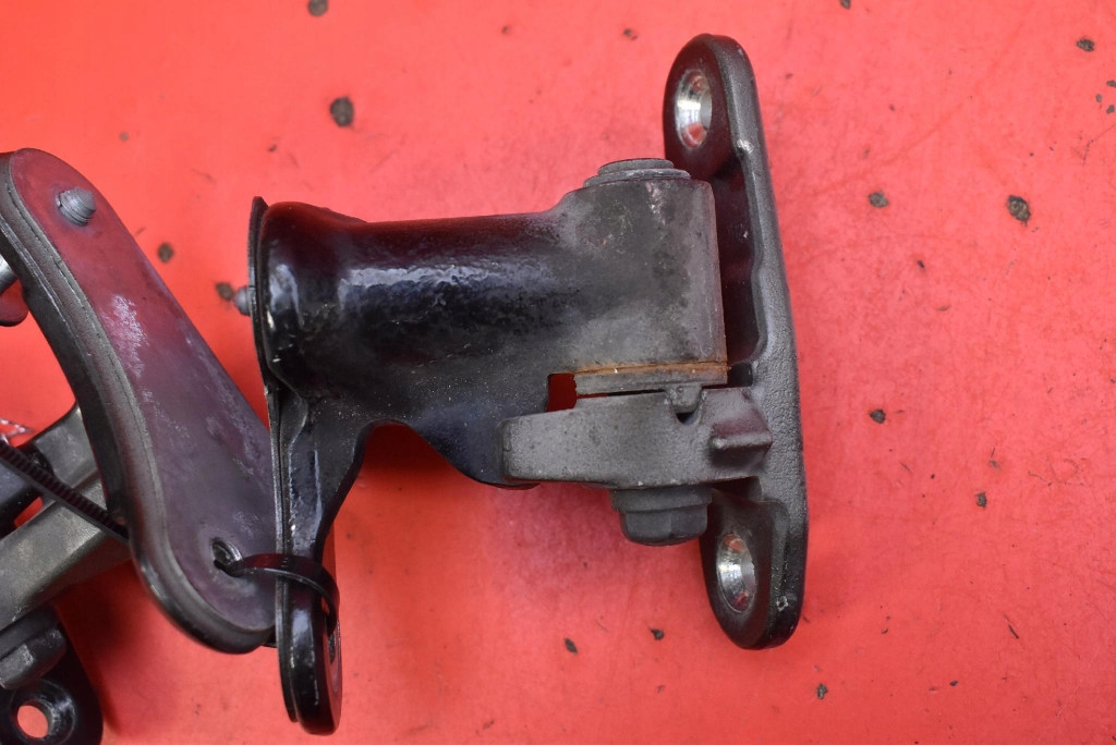 hinge hinges door right front A046572 MERCEDES CLA C117 13-16