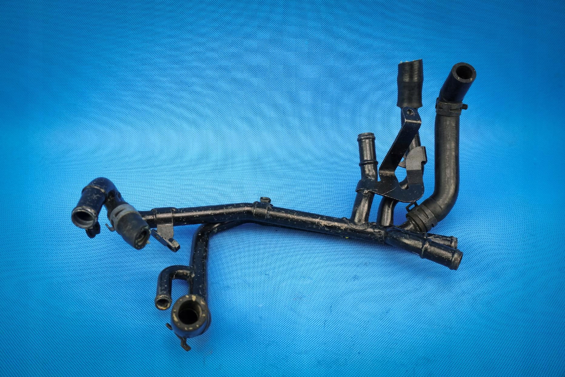 pipe wodna Audi A4 A5 A6 Q5 04L122157T 2.0TDI