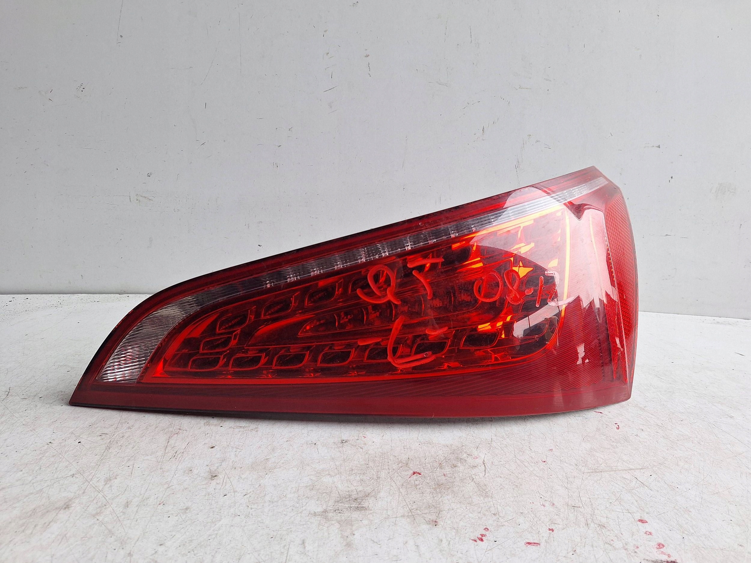 AUDI Q5 8R 08-12 light right rear part LED 8R0945094A