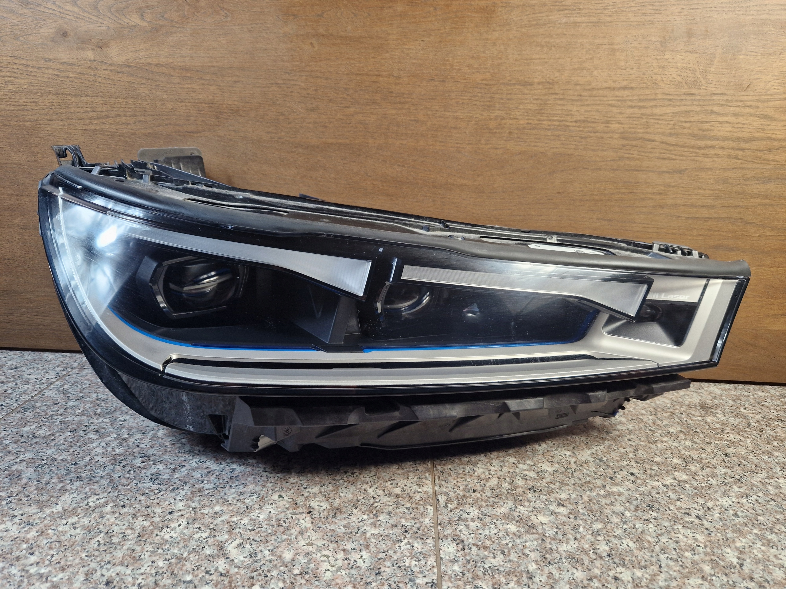 Lampa prawa laser BMW IX I20