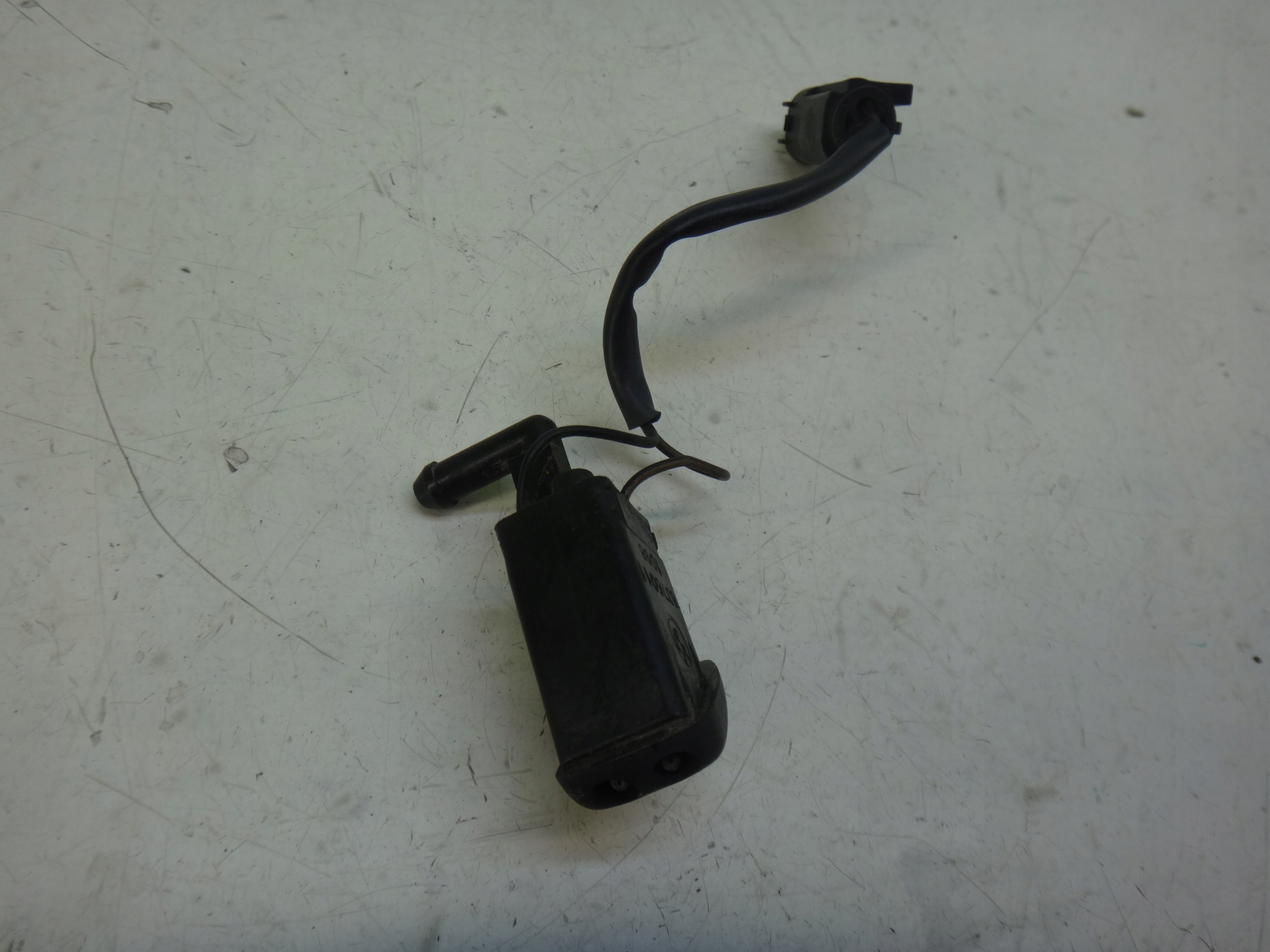 DYSZA SPRYSKIWACZ MASKI SZYBY PRZÓD PRZEDNIEJ BMW E36 Z3 Numer katalogowy części 8376011 OEM