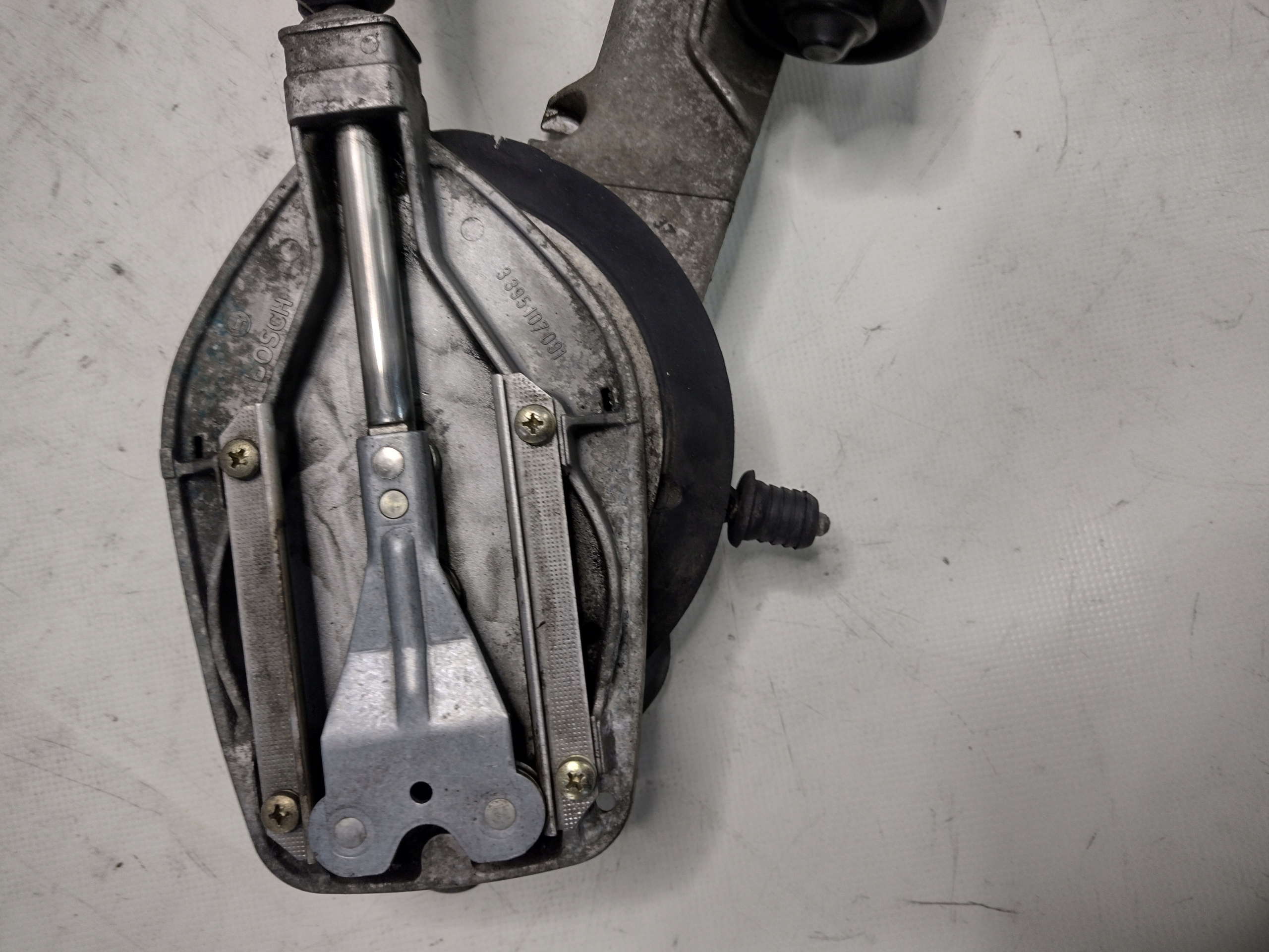 wiper mechanism front Mercedes w210 2108201542