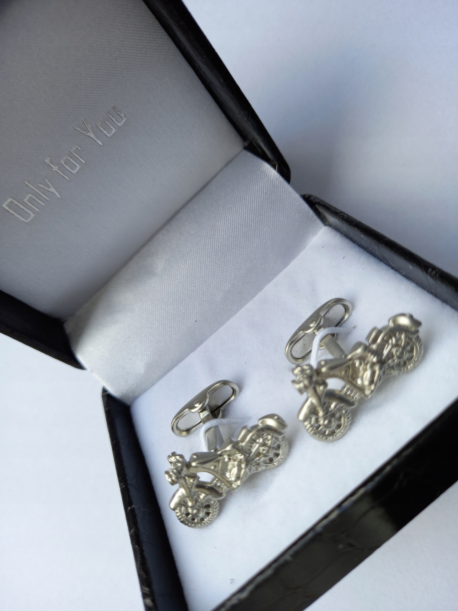 Manžetové knoflíčky na motorku, motocykl Harley