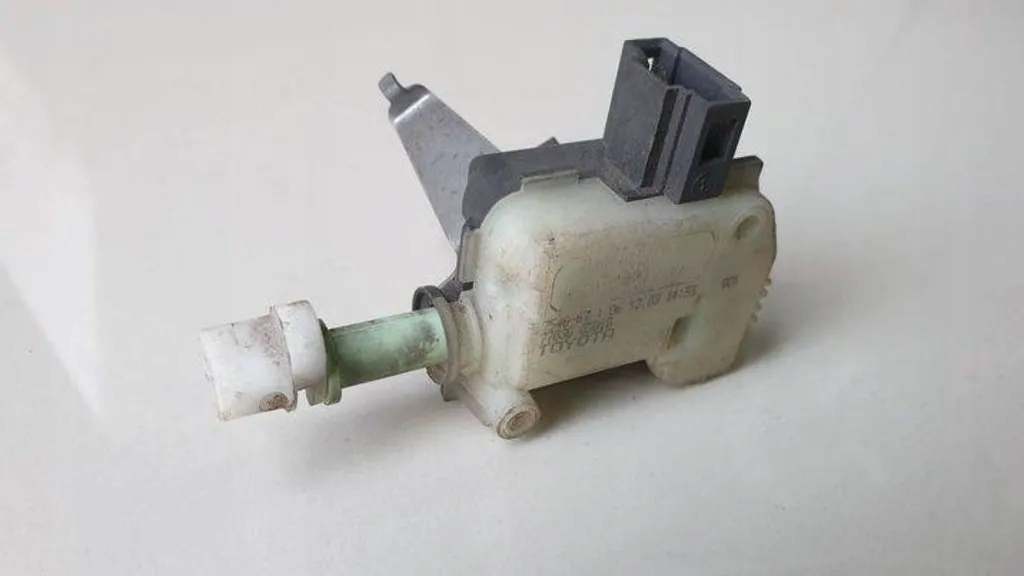 7703005010 - AVENSIS T25 топливный клапан привода 77030-05010