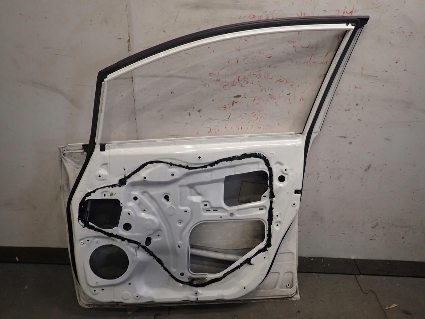 dveře předek přední pravé TOYOTA VERSO 2009