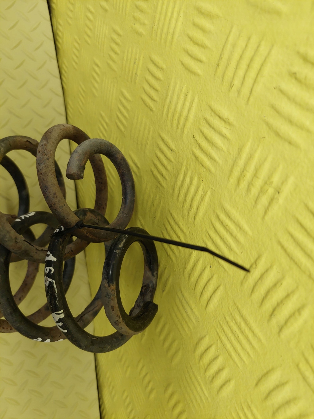 AUDI A3 8L 1.6 springs springing rear part