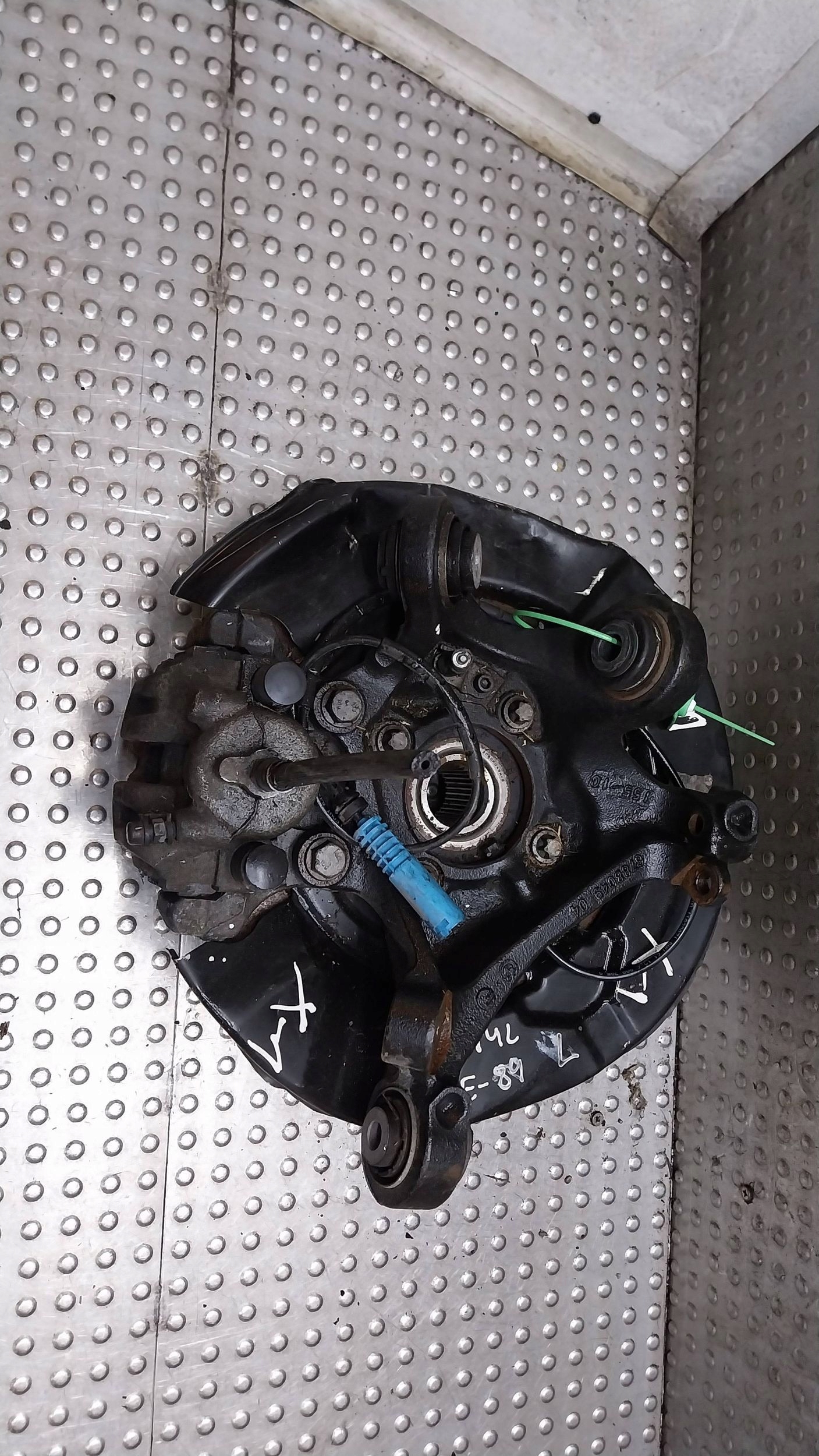 otoč čepu levý záď 6788049 BMW X1 E84