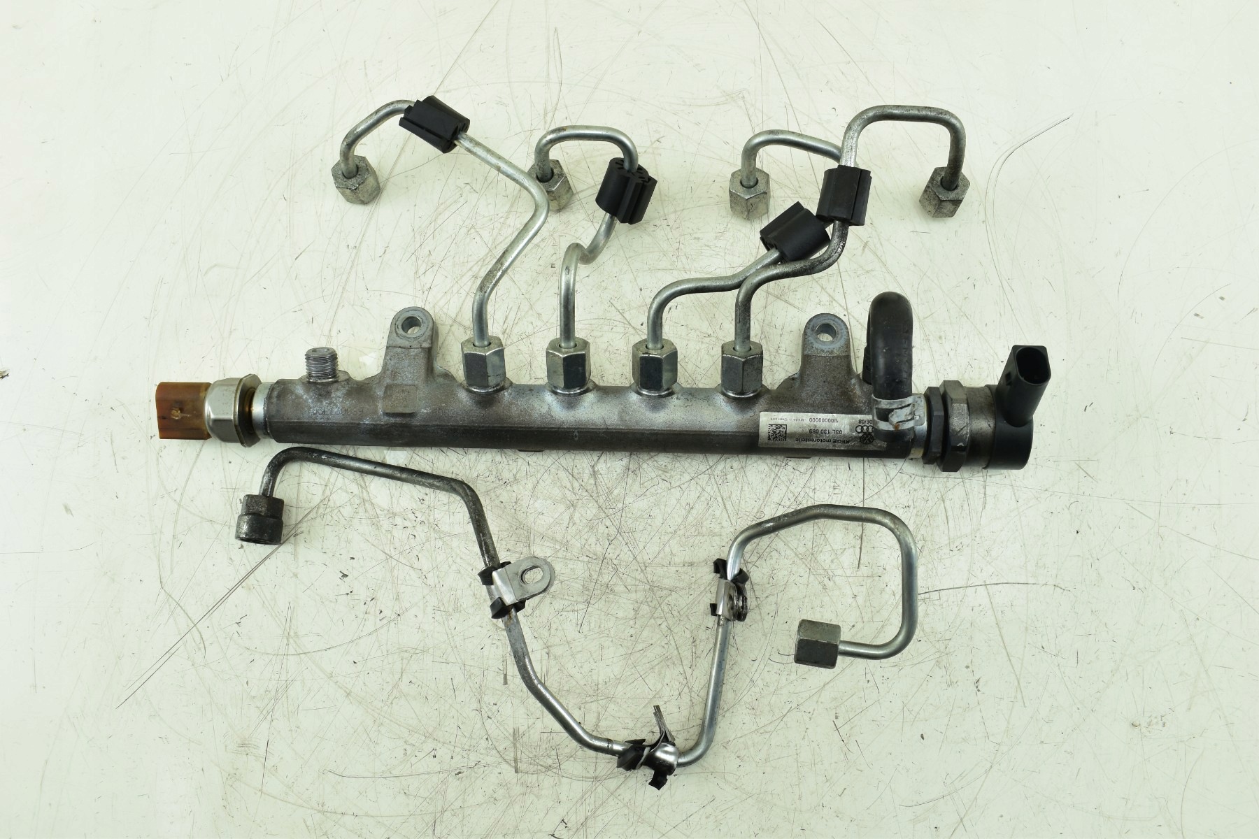 rampe injection VW PASSAT B7 GOLF VI AUDI A3 8P 2.0 TDI 03L130089