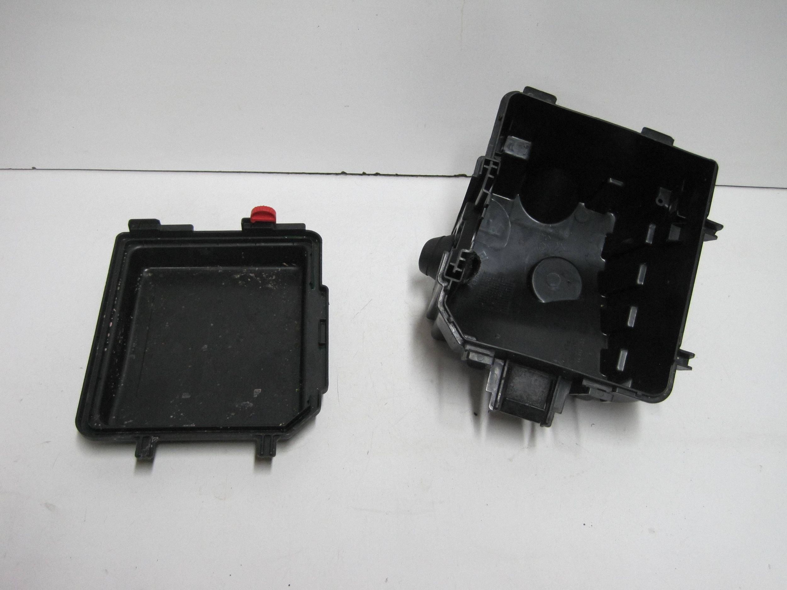 Module fusibles Complète PEUGEOT 2008 II 9824510780