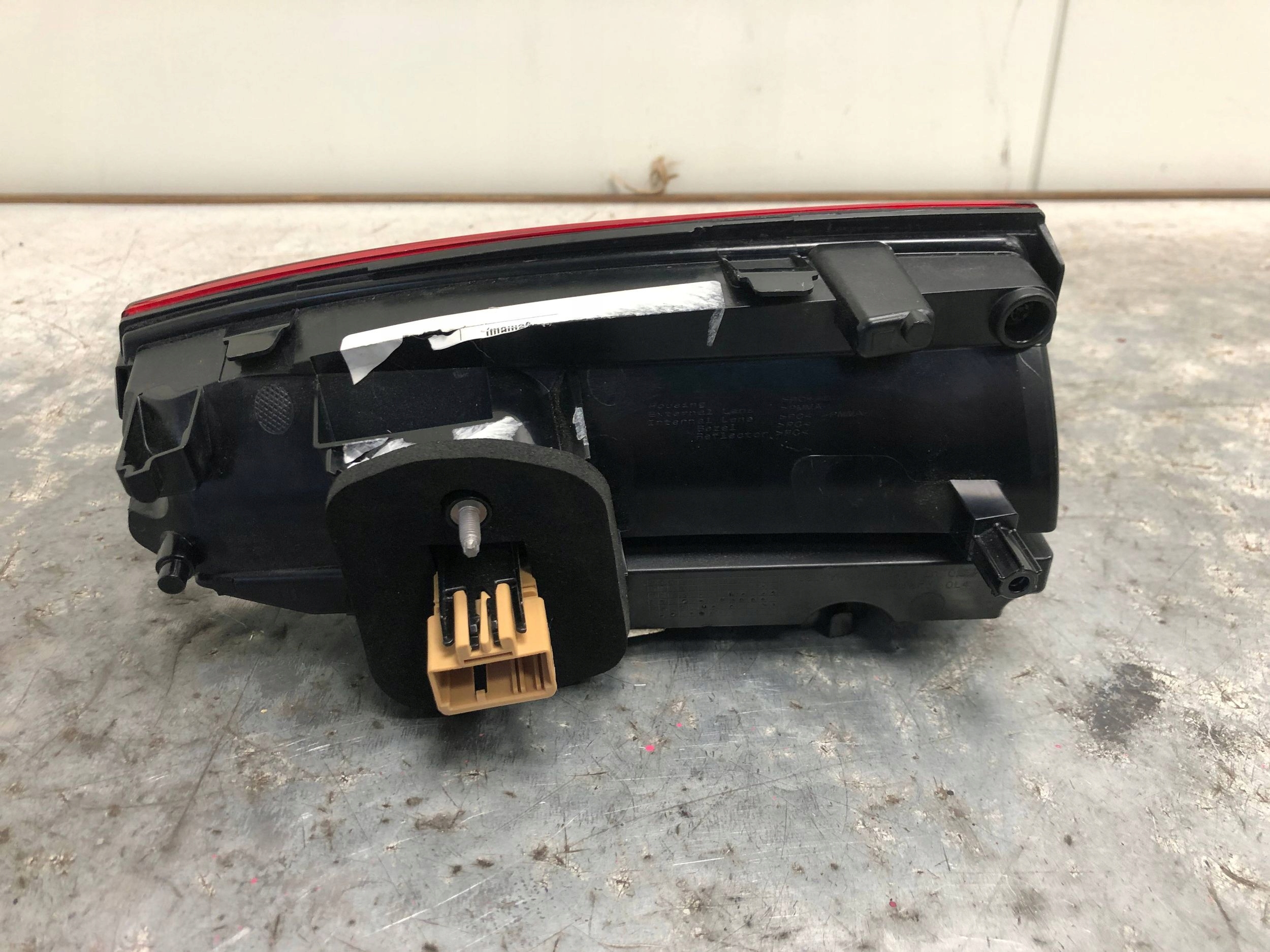 light LED left rear part to the bonnet VW T7 7T0945093A