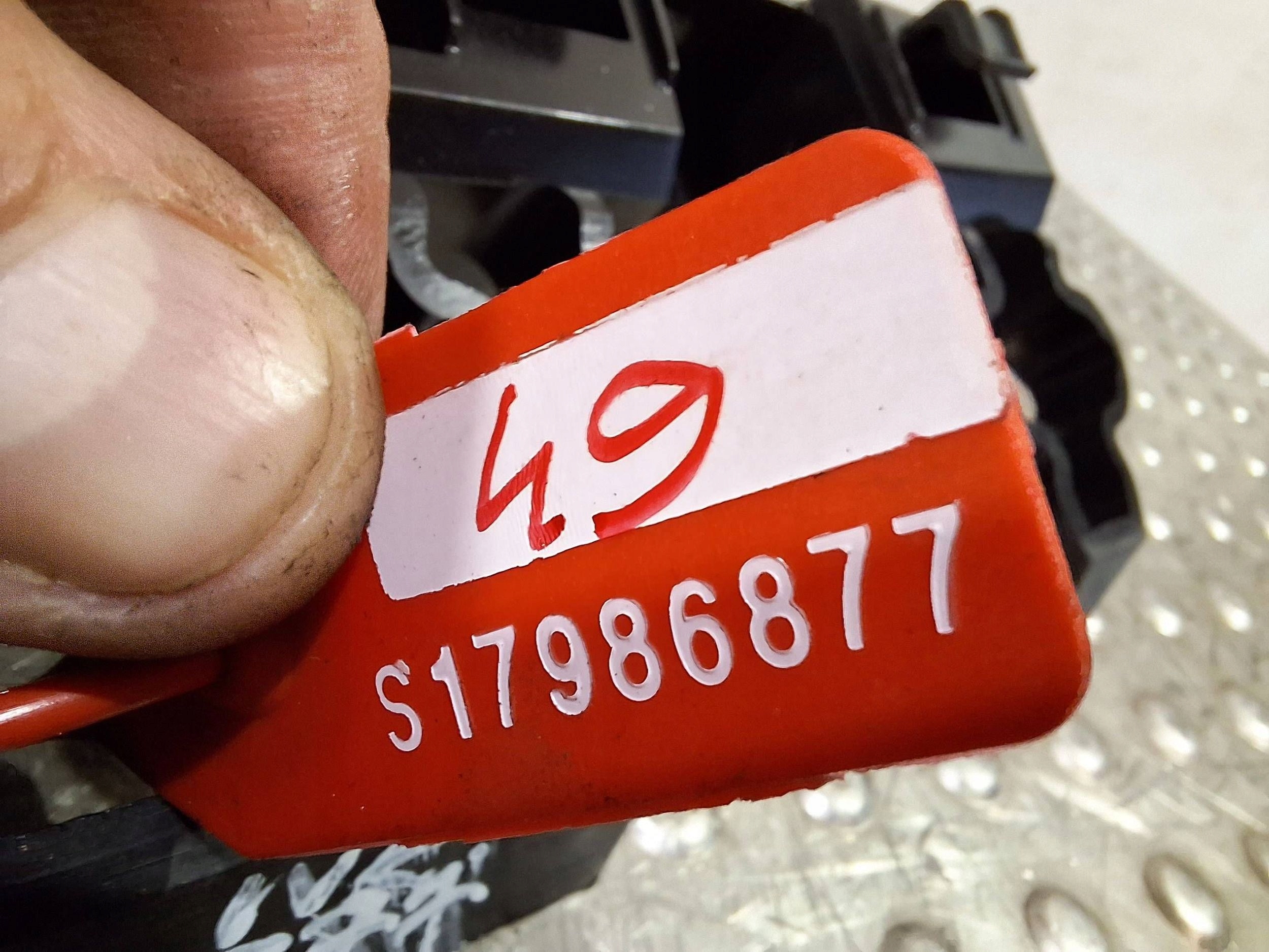 bumper bracket rear part 850429691R RENAULT CLIO V 19