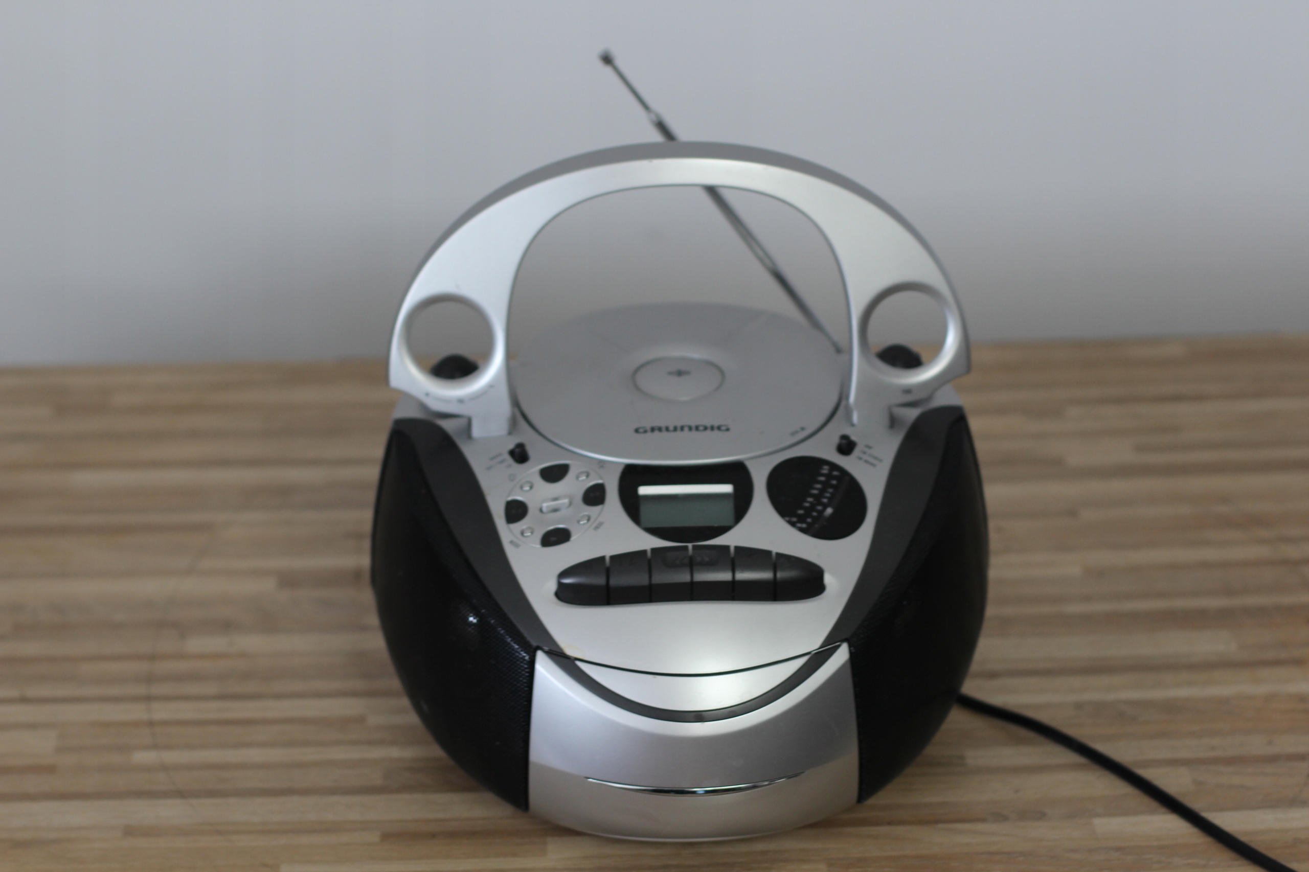 Grundig RRCD 2700 radiomagnetofon