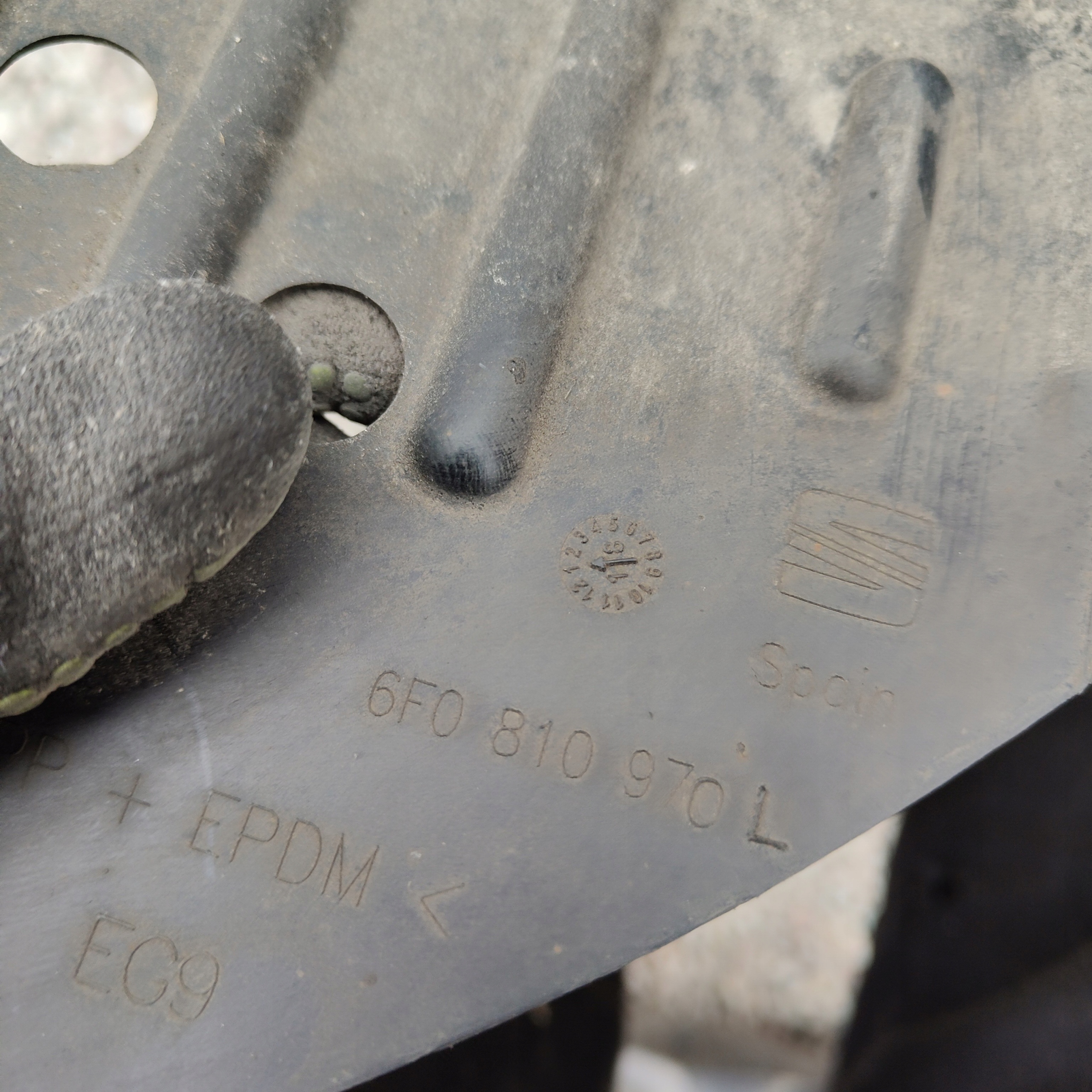 mudguard rear. rear part right SEAT IBIZA V HB